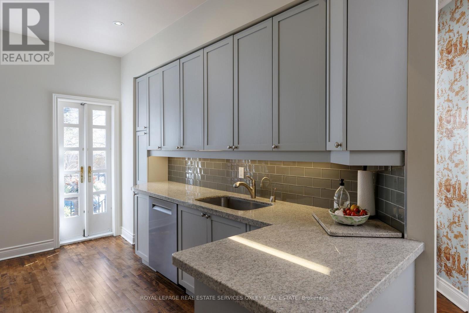 












184 BEDFORD ROAD

,
Toronto,




Ontario
M5R2K9

