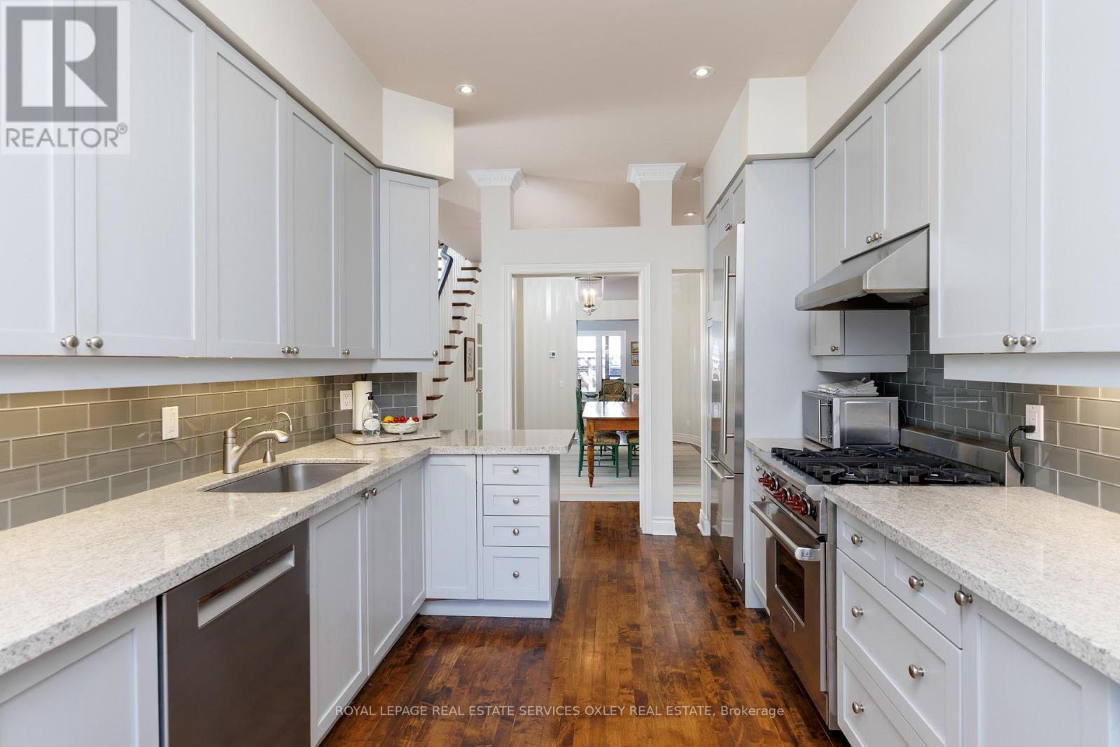 












184 BEDFORD ROAD

,
Toronto,




Ontario
M5R2K9

