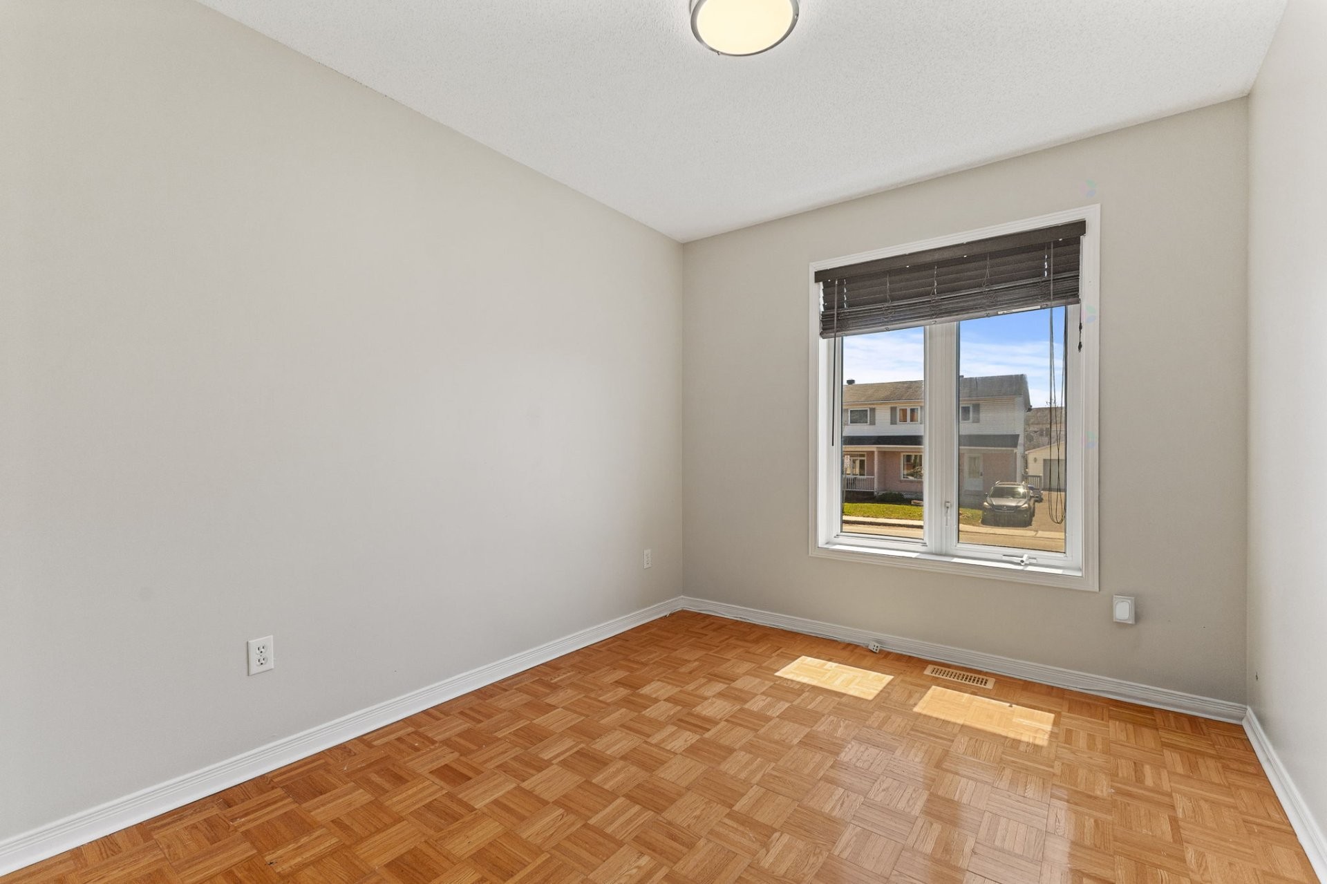 









467


Rue A.-Gibeault

,
Gatineau (Gatineau),




QC
J8R2S2

