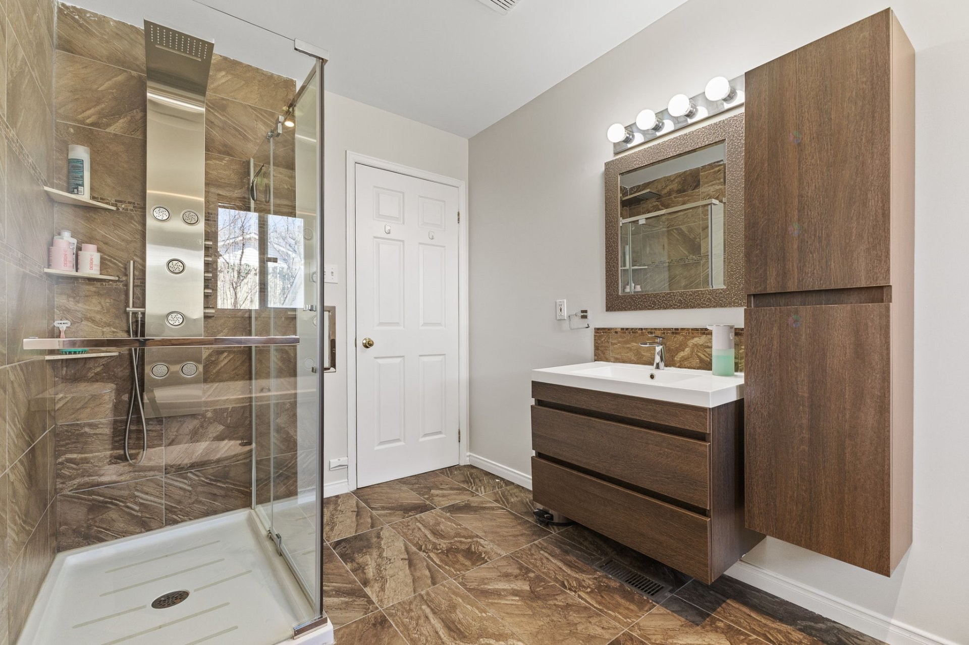 









467


Rue A.-Gibeault

,
Gatineau (Gatineau),




QC
J8R2S2

