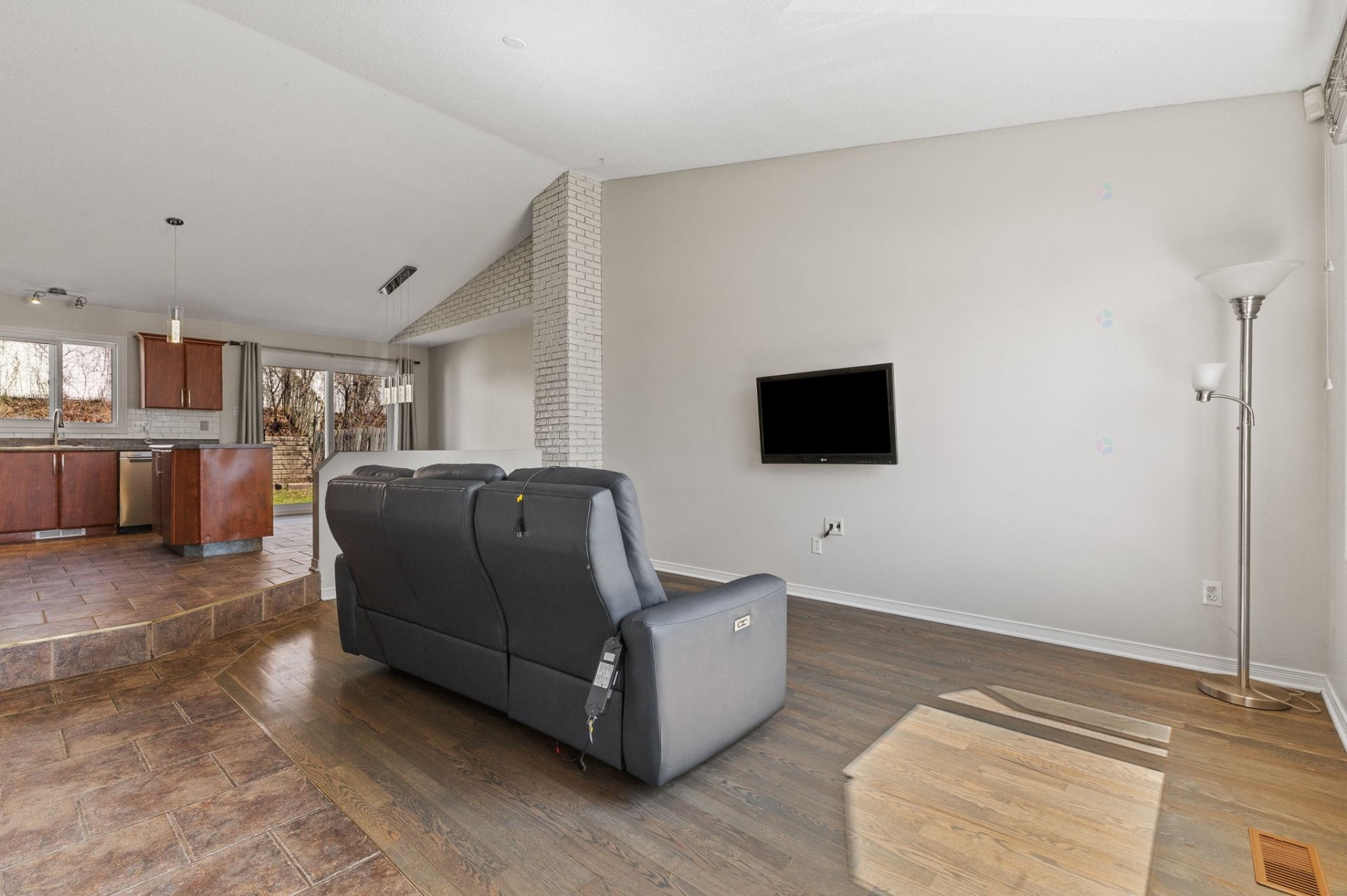 









467


Rue A.-Gibeault

,
Gatineau (Gatineau),




QC
J8R2S2

