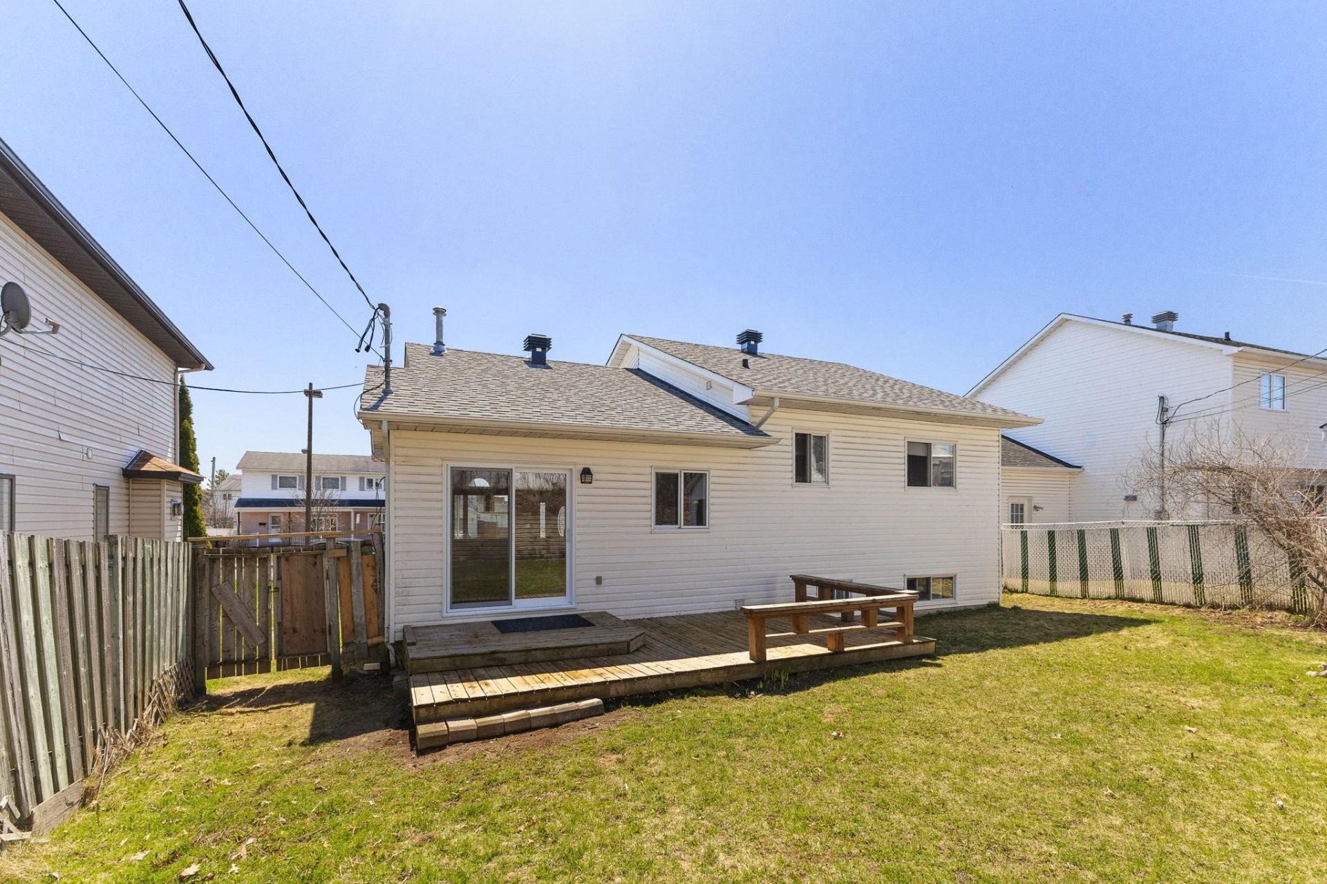 









467


Rue A.-Gibeault

,
Gatineau (Gatineau),




QC
J8R2S2

