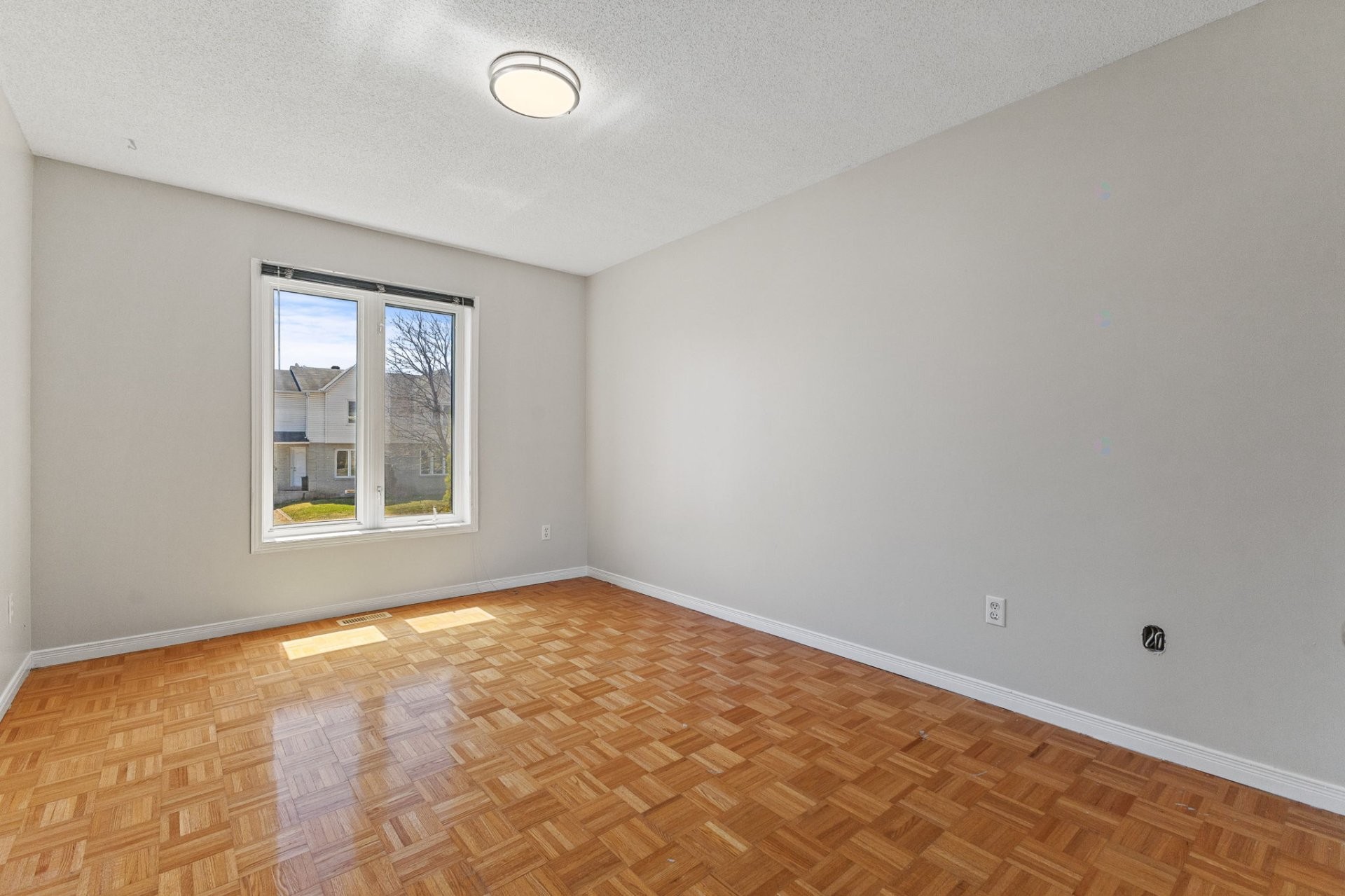 









467


Rue A.-Gibeault

,
Gatineau (Gatineau),




QC
J8R2S2

