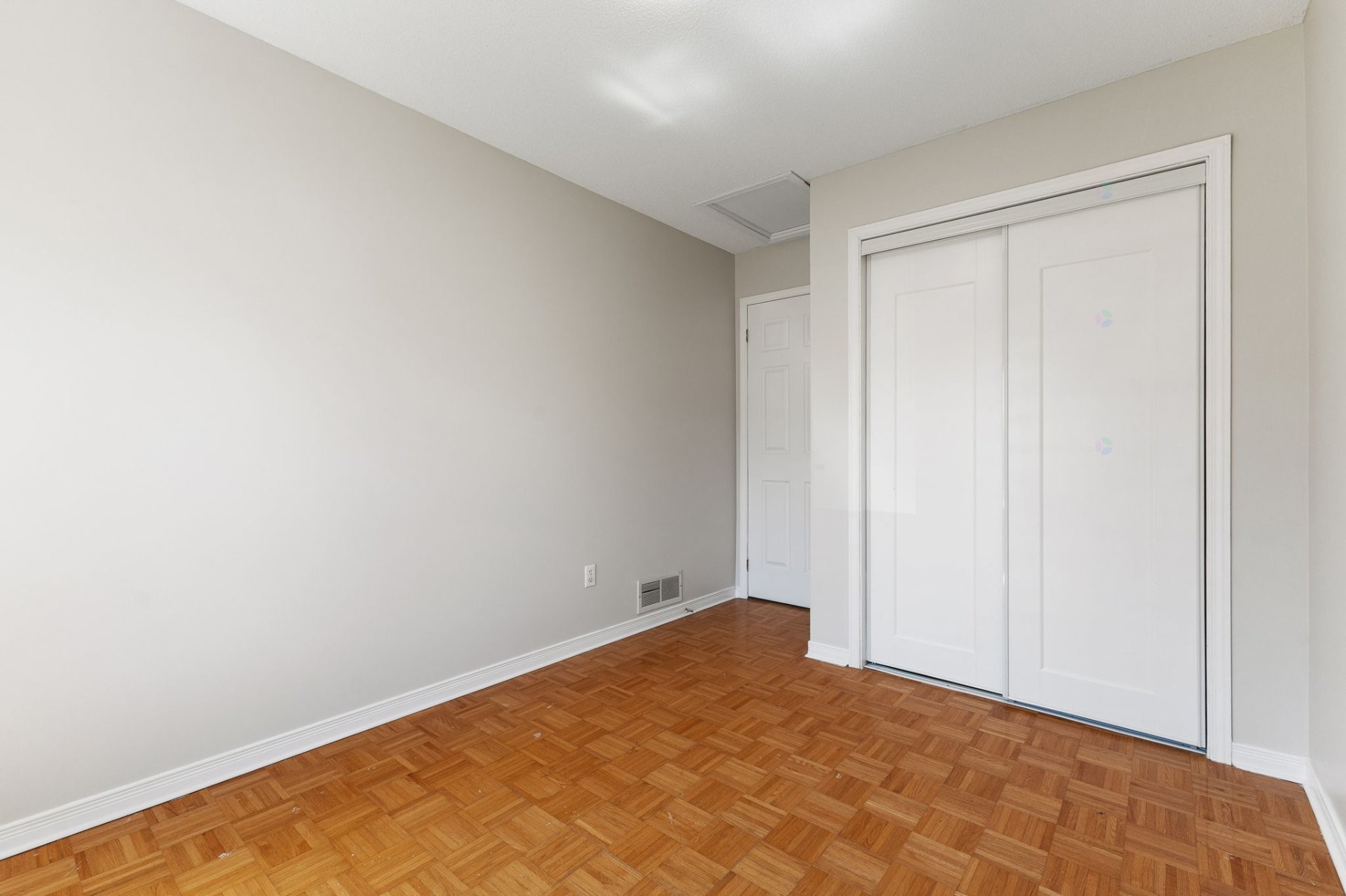 









467


Rue A.-Gibeault

,
Gatineau (Gatineau),




QC
J8R2S2

