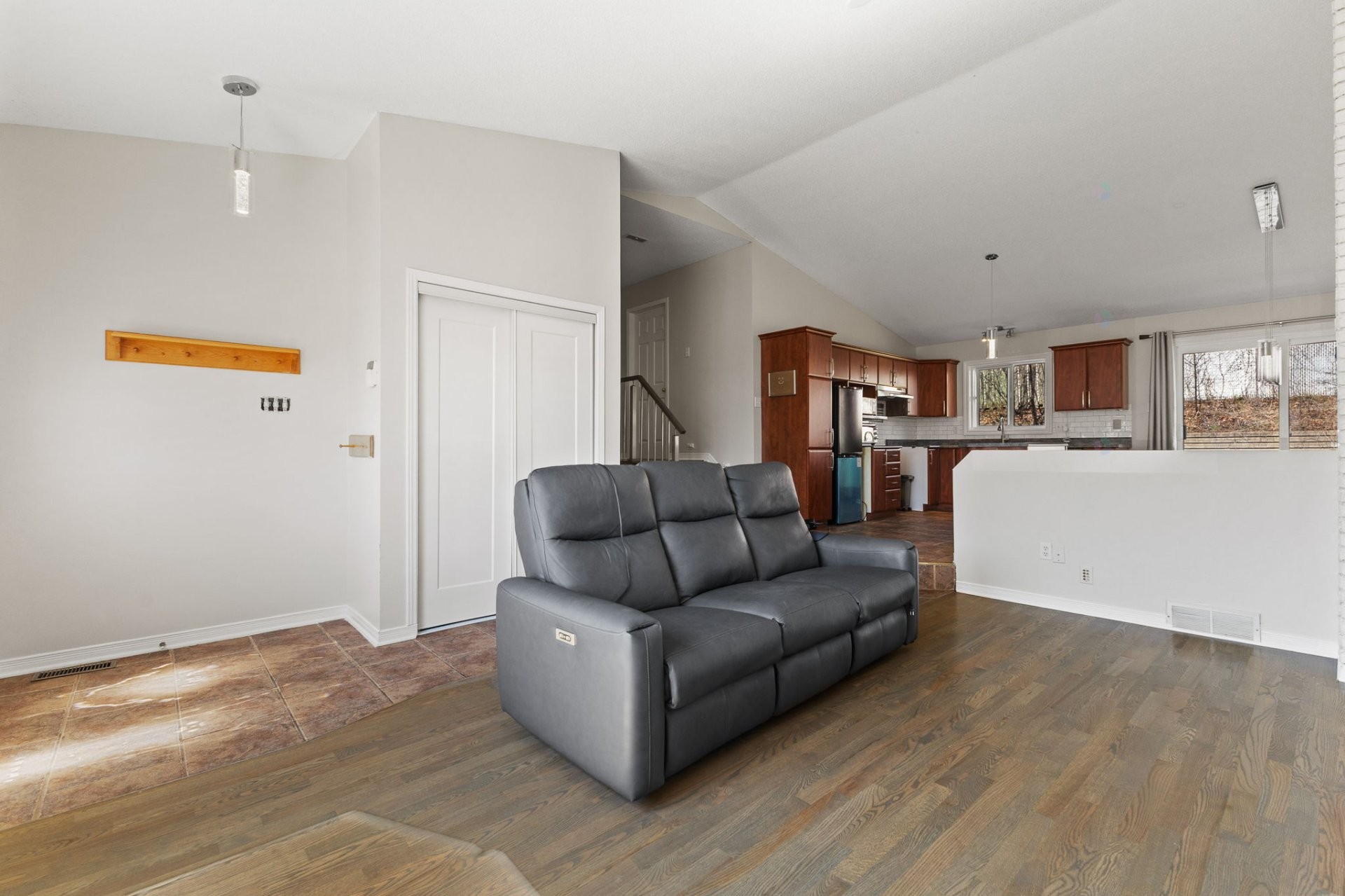 









467


Rue A.-Gibeault

,
Gatineau (Gatineau),




QC
J8R2S2


