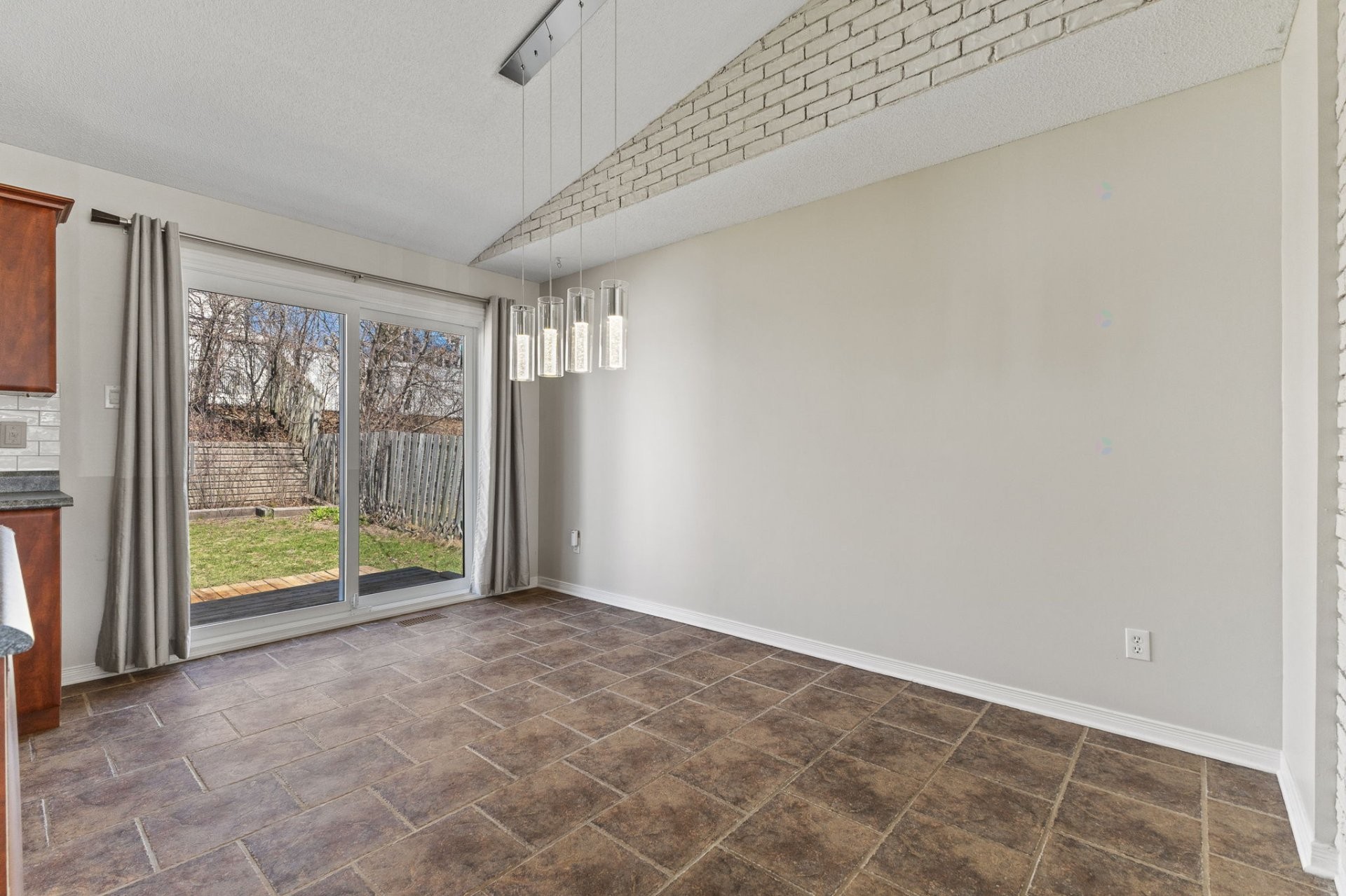 









467


Rue A.-Gibeault

,
Gatineau (Gatineau),




QC
J8R2S2

