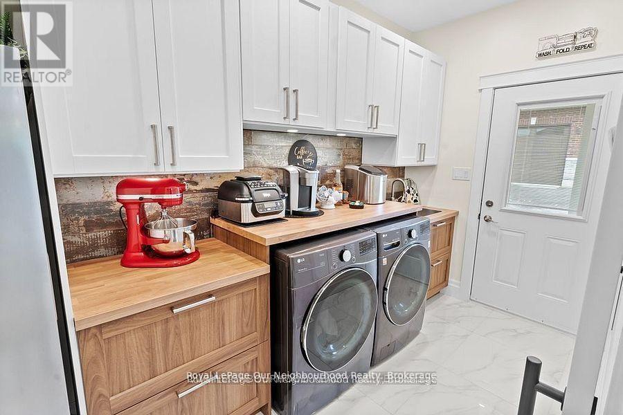 












4601 RICE LAKE DRIVE S

,
Hamilton Township (Bewdley),




Ontario
L1A3V6

