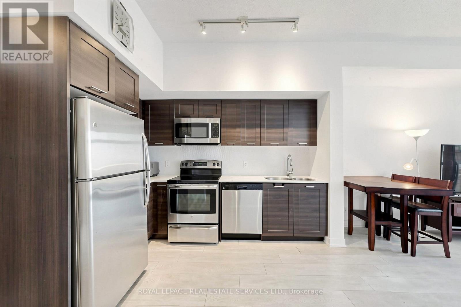 












2903 - 2200 LAKE SHORE BOULEVARD W

,
Toronto,




Ontario
M8V1A4

