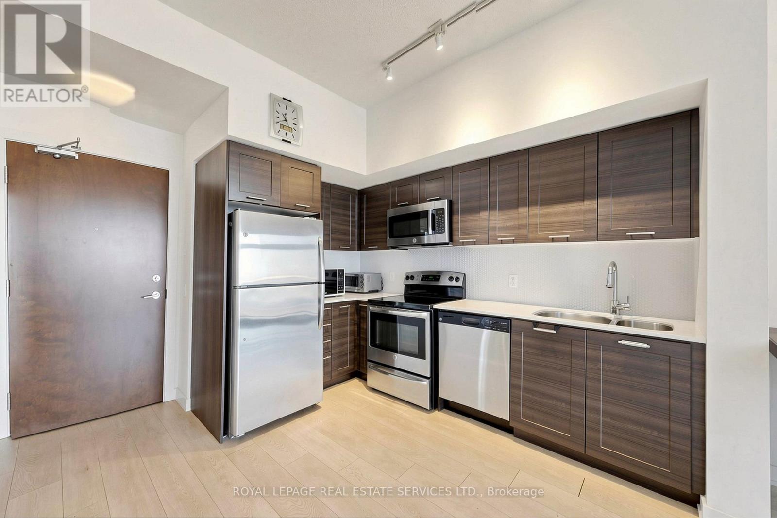 












2903 - 2200 LAKE SHORE BOULEVARD W

,
Toronto,




Ontario
M8V1A4

