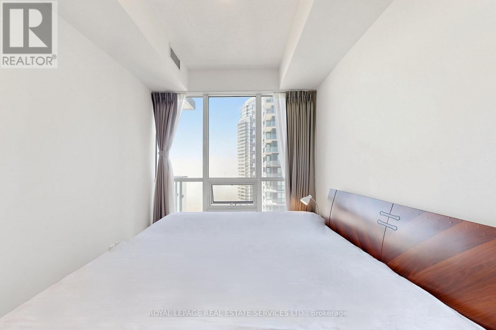 












2903 - 2200 LAKE SHORE BOULEVARD W

,
Toronto,




Ontario
M8V1A4

