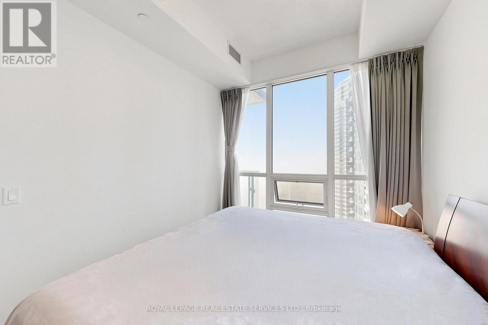 












2903 - 2200 LAKE SHORE BOULEVARD W

,
Toronto,




Ontario
M8V1A4

