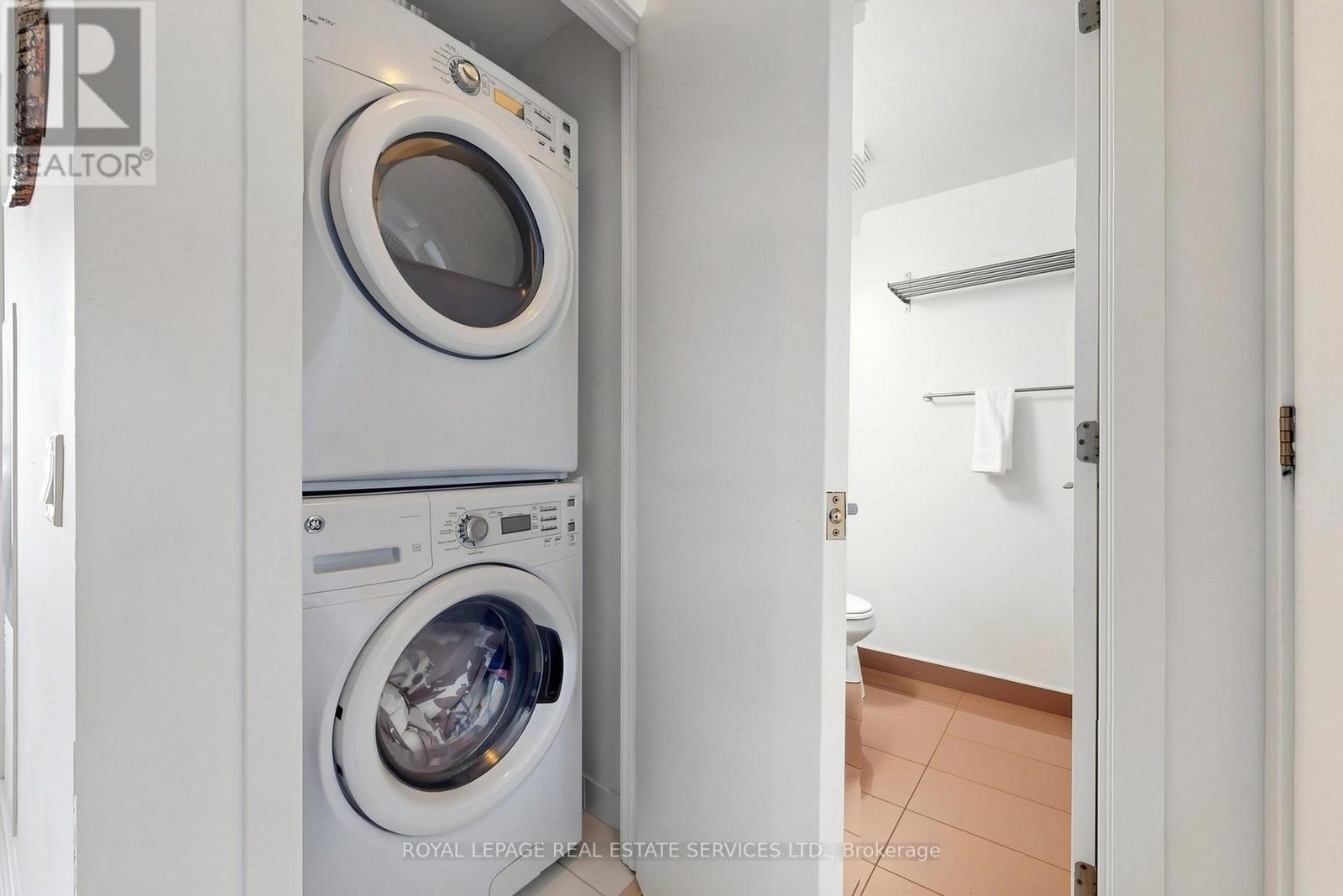 












2903 - 2200 LAKE SHORE BOULEVARD W

,
Toronto,




Ontario
M8V1A4


