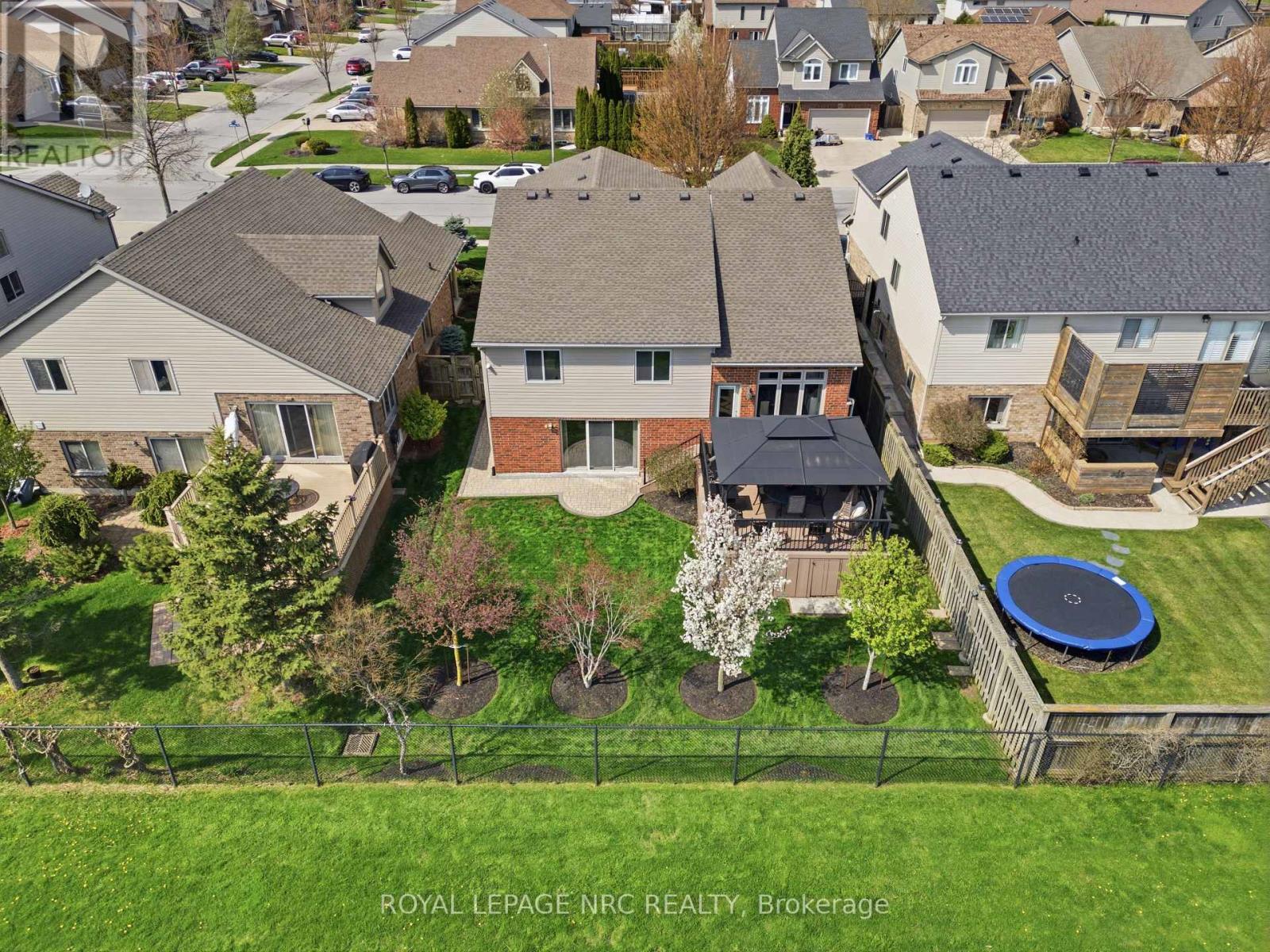 












8684 MCGARRY DRIVE

,
Niagara Falls (Forestview),




Ontario
L2H3N7

