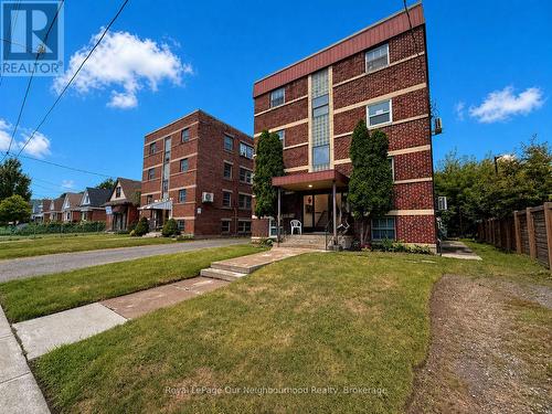 
															
													
													
													1 - 10 CROSTHWAITE AVENUE S
													
												
												Hamilton (Bartonville),
												Ontario 