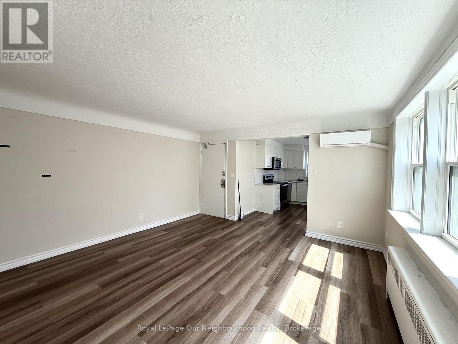 












1 - 10 CROSTHWAITE AVENUE S

,
Hamilton (Bartonville),




Ontario
L8K2T8

