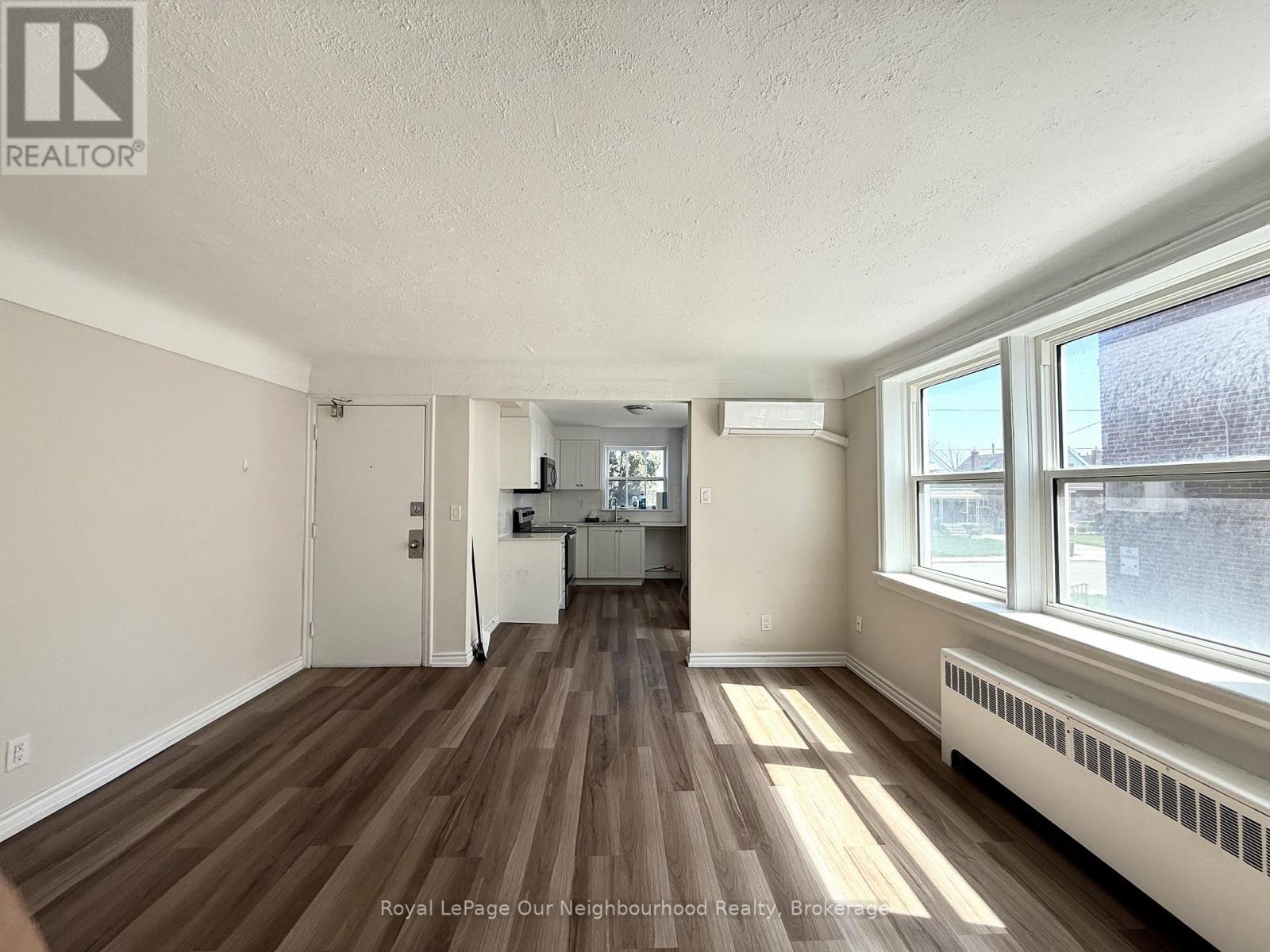 












1 - 10 CROSTHWAITE AVENUE S

,
Hamilton (Bartonville),




Ontario
L8K2T8

