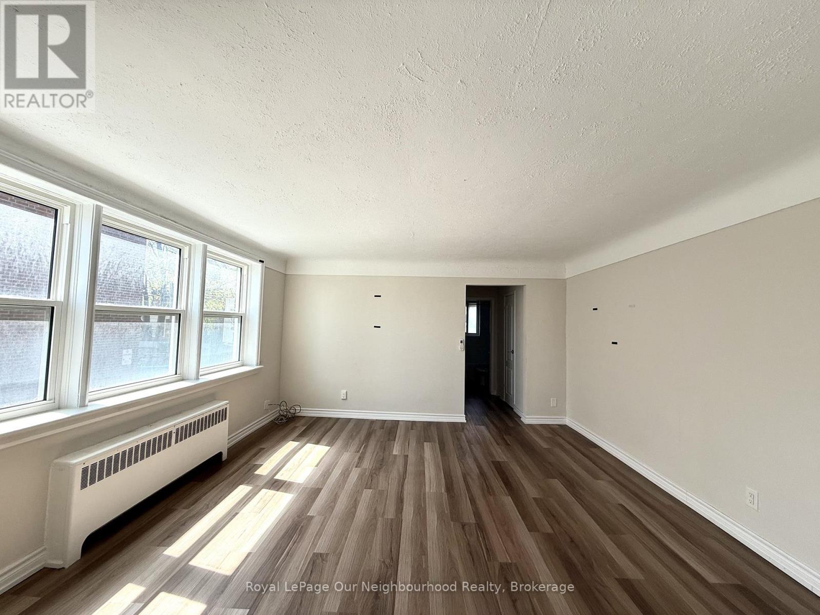 












1 - 10 CROSTHWAITE AVENUE S

,
Hamilton (Bartonville),




Ontario
L8K2T8

