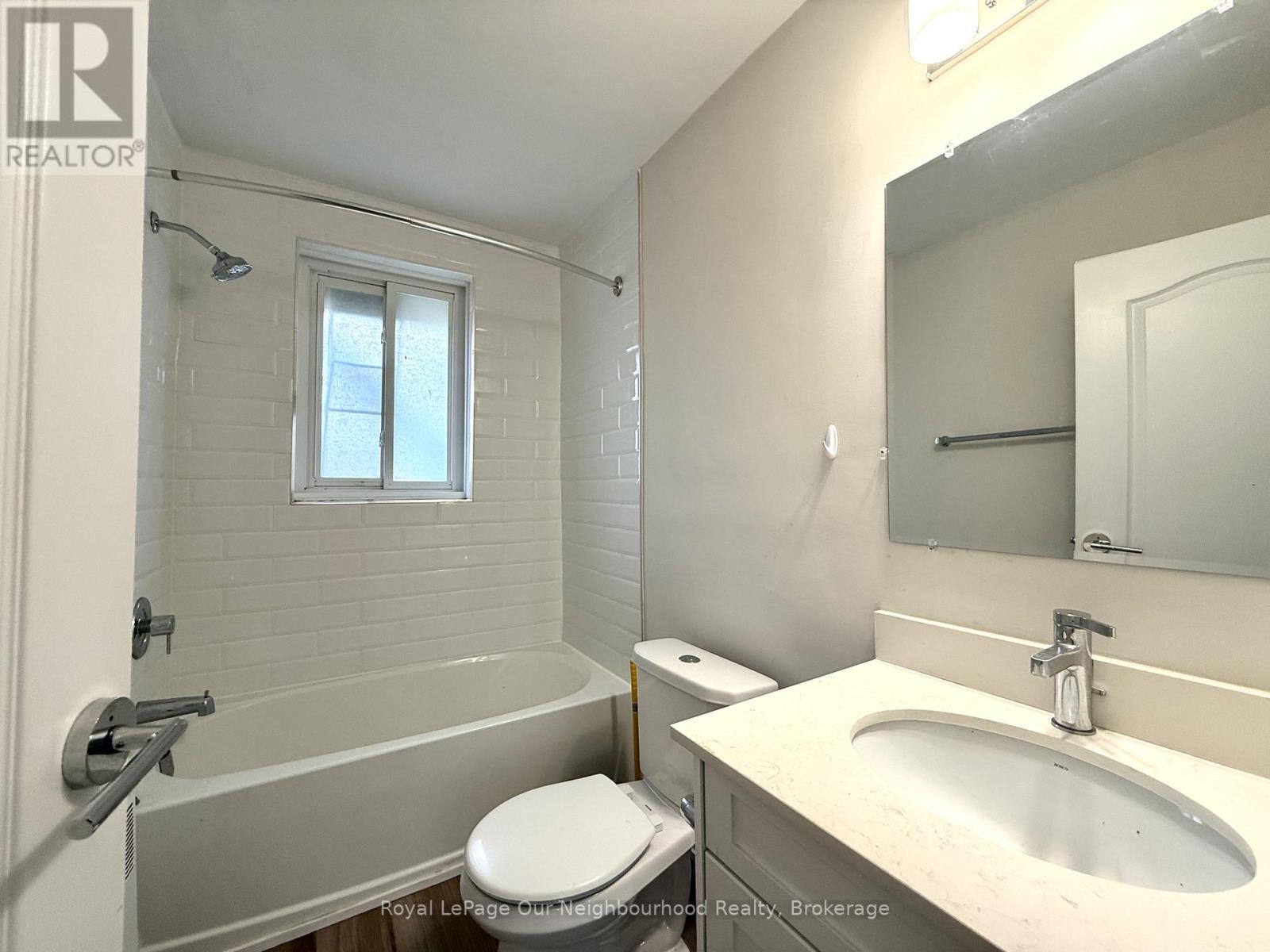 












1 - 10 CROSTHWAITE AVENUE S

,
Hamilton (Bartonville),




Ontario
L8K2T8

