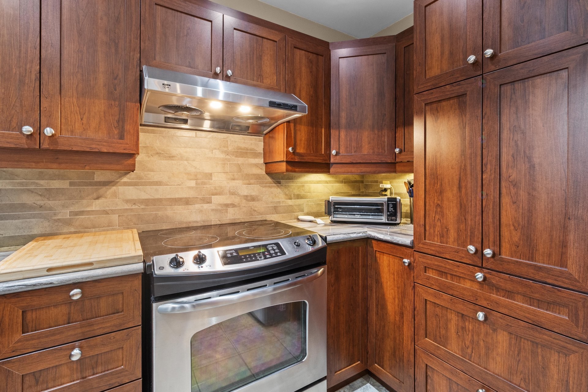 









3344


Rue Pierre-Thomas-Hurteau

,
Longueuil (Saint-Hubert),




QC
J3Y8P3


