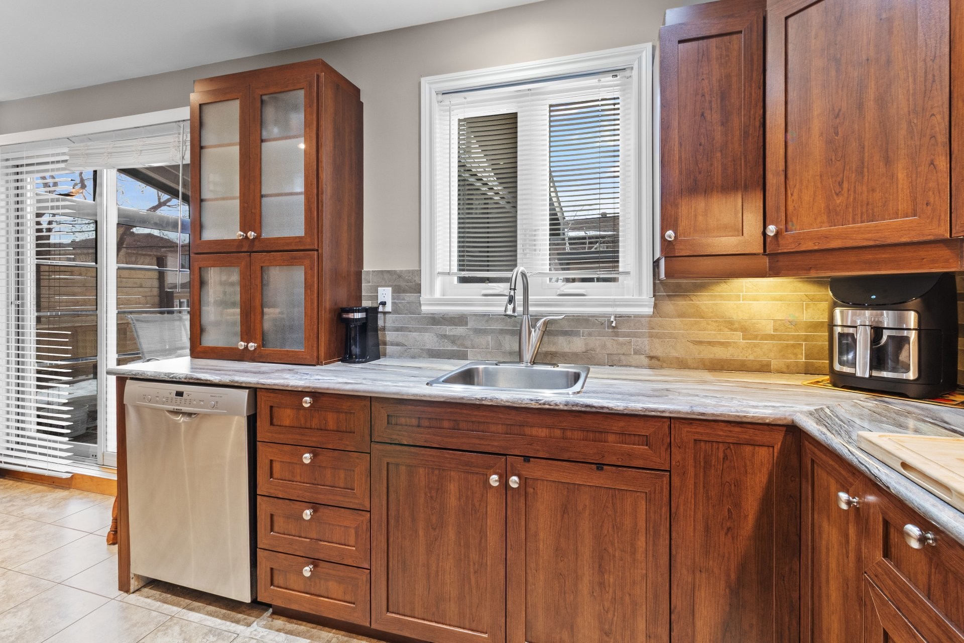 









3344


Rue Pierre-Thomas-Hurteau

,
Longueuil (Saint-Hubert),




QC
J3Y8P3

