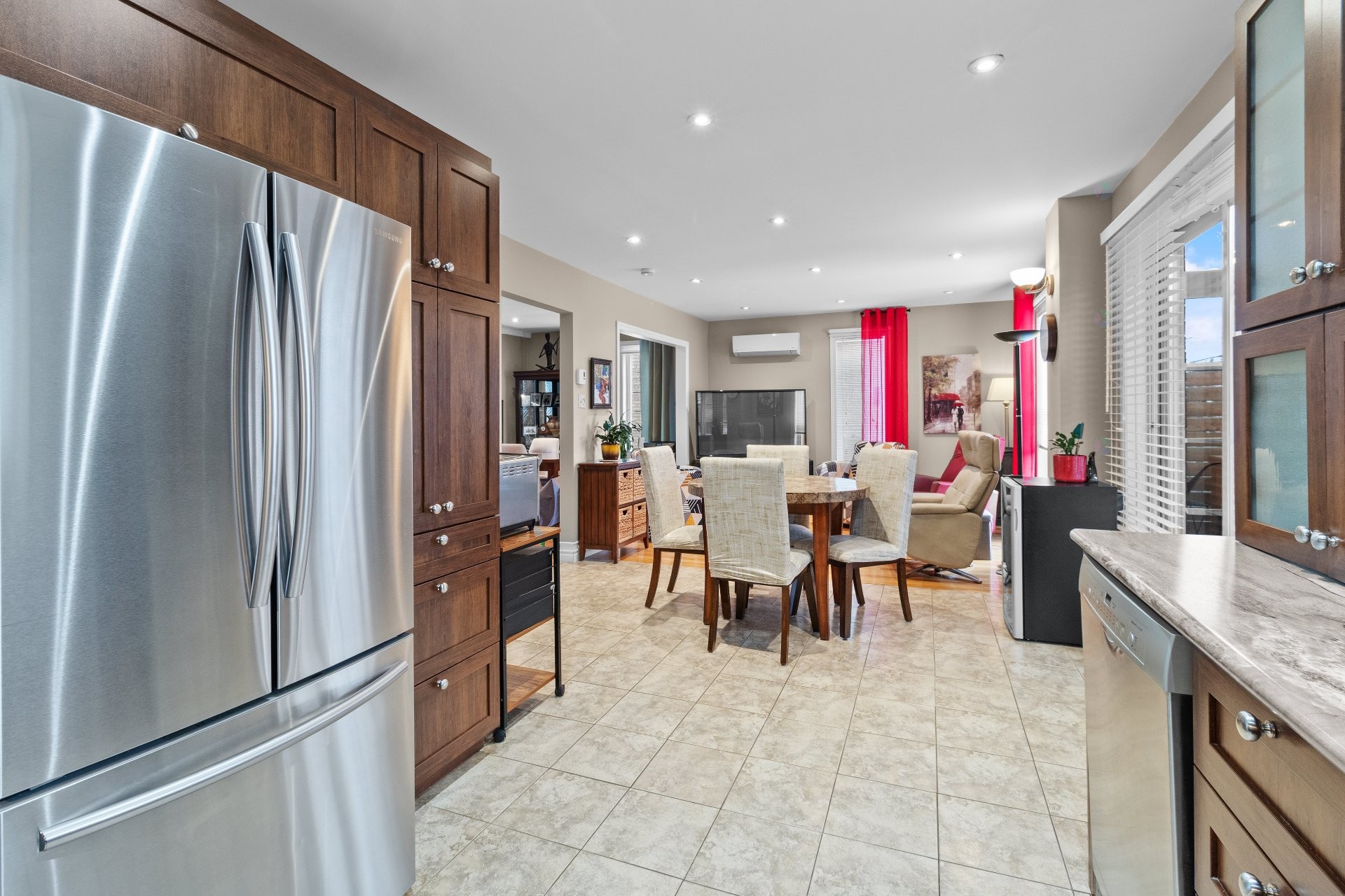 









3344


Rue Pierre-Thomas-Hurteau

,
Longueuil (Saint-Hubert),




QC
J3Y8P3

