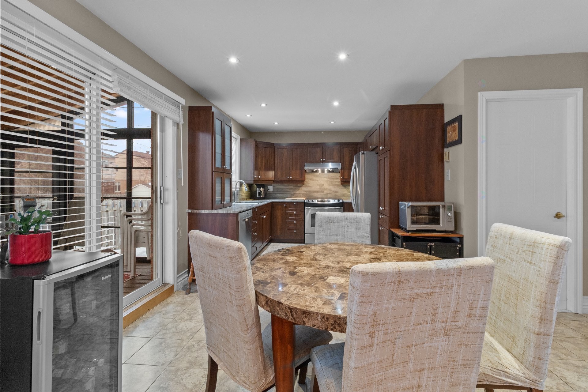 









3344


Rue Pierre-Thomas-Hurteau

,
Longueuil (Saint-Hubert),




QC
J3Y8P3

