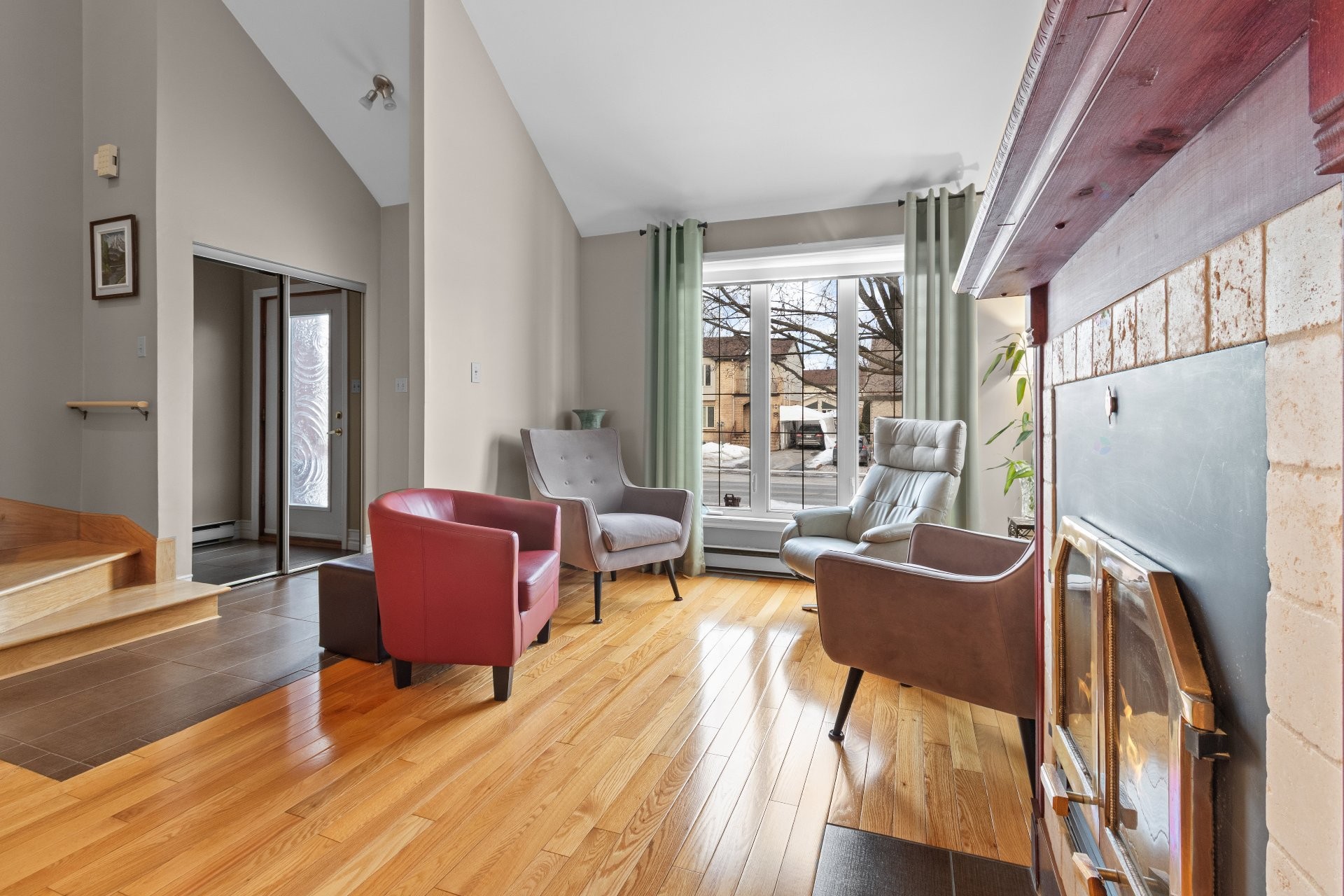 









3344


Rue Pierre-Thomas-Hurteau

,
Longueuil (Saint-Hubert),




QC
J3Y8P3

