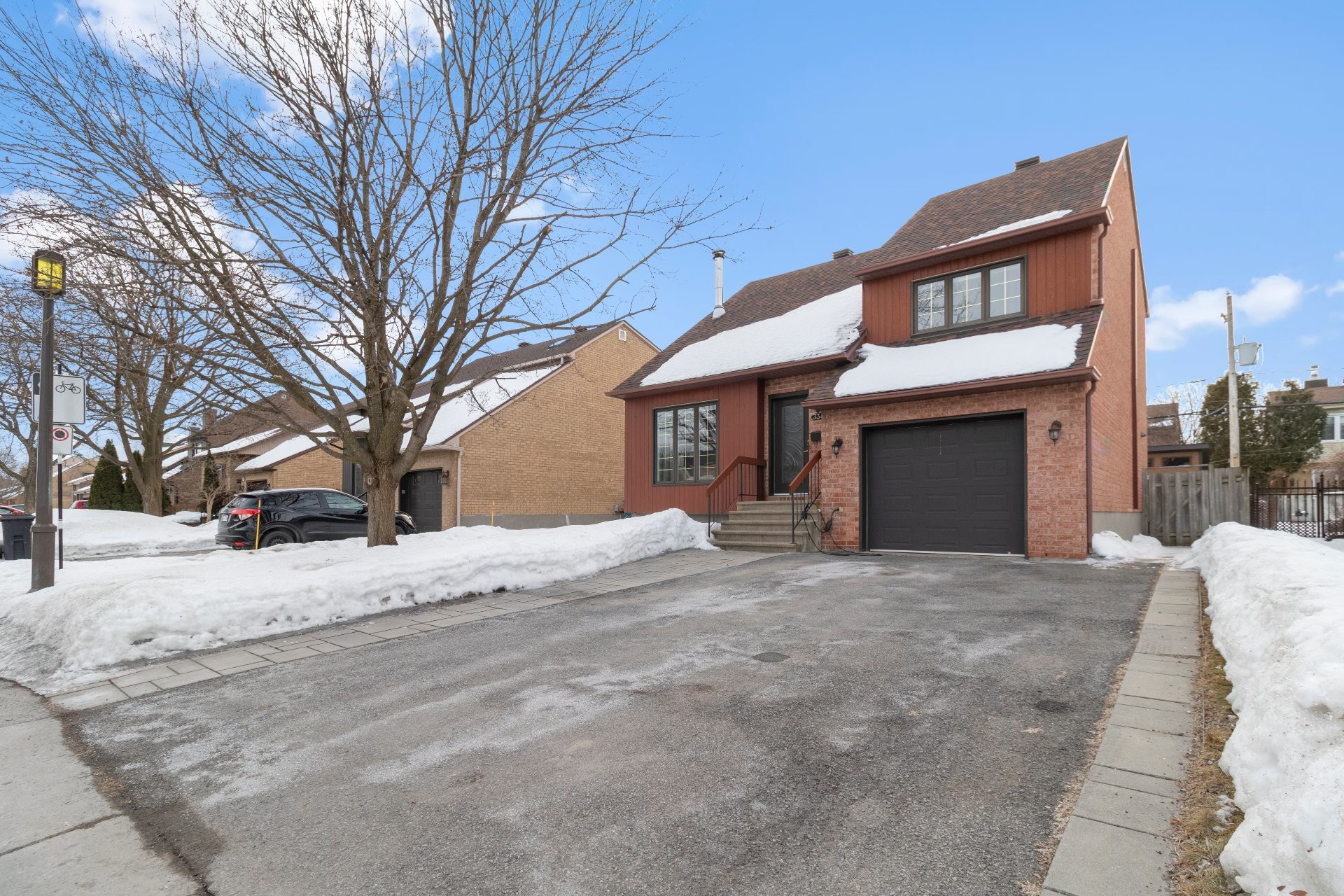 









3344


Rue Pierre-Thomas-Hurteau

,
Longueuil (Saint-Hubert),




QC
J3Y8P3

