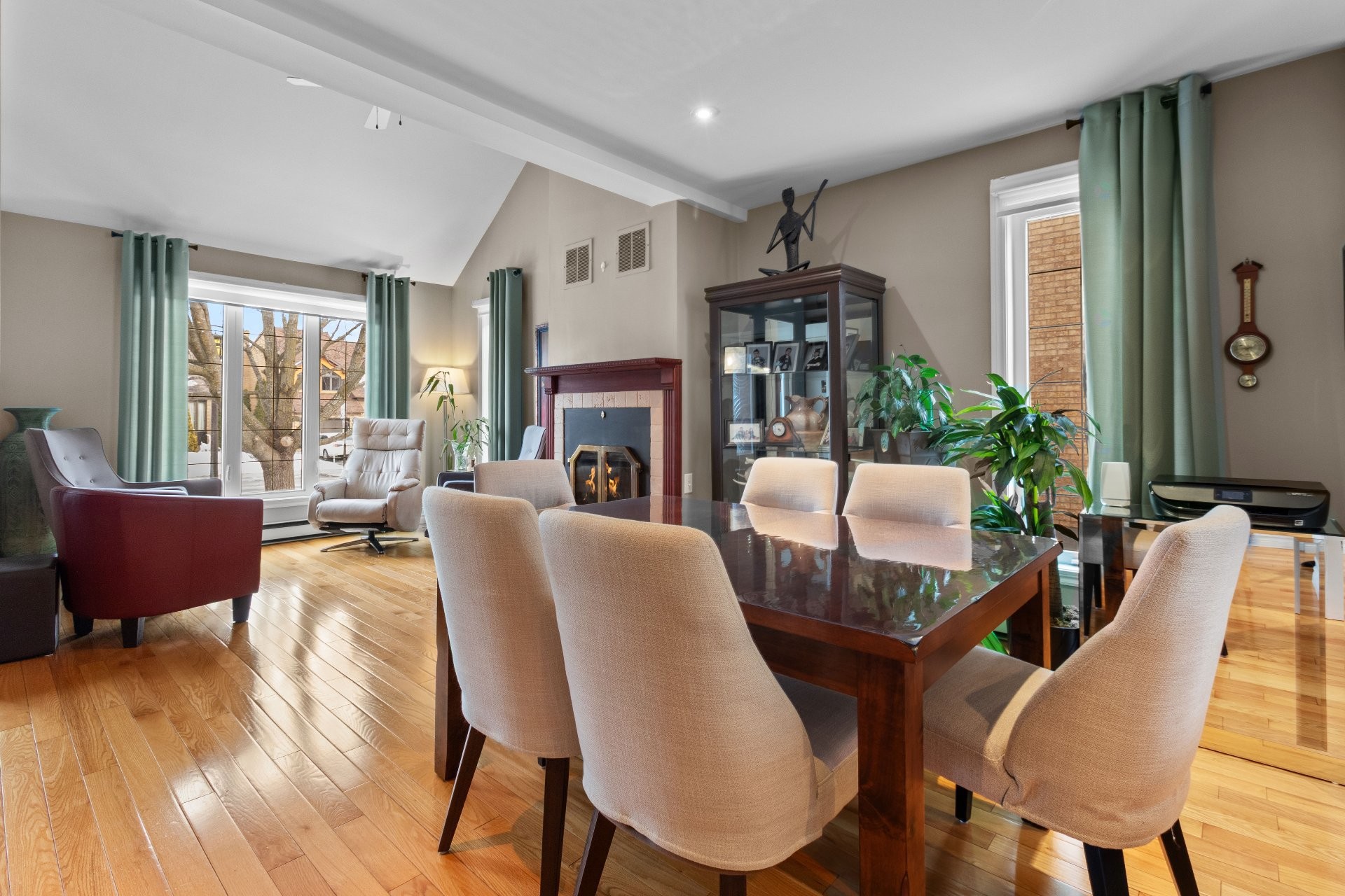 









3344


Rue Pierre-Thomas-Hurteau

,
Longueuil (Saint-Hubert),




QC
J3Y8P3

