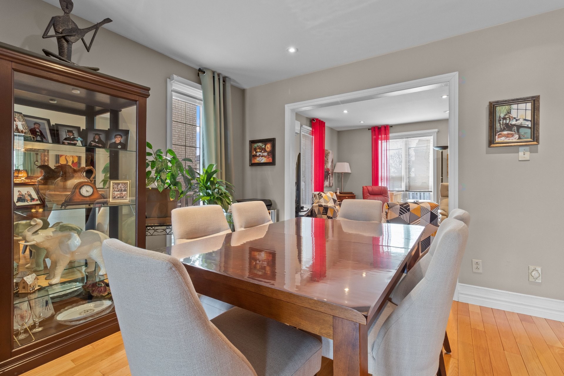









3344


Rue Pierre-Thomas-Hurteau

,
Longueuil (Saint-Hubert),




QC
J3Y8P3

