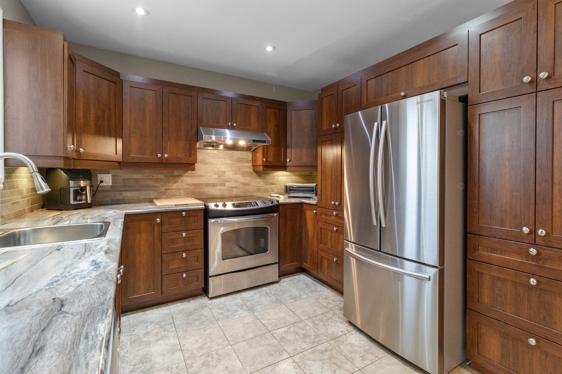 









3344


Rue Pierre-Thomas-Hurteau

,
Longueuil (Saint-Hubert),




QC
J3Y8P3

