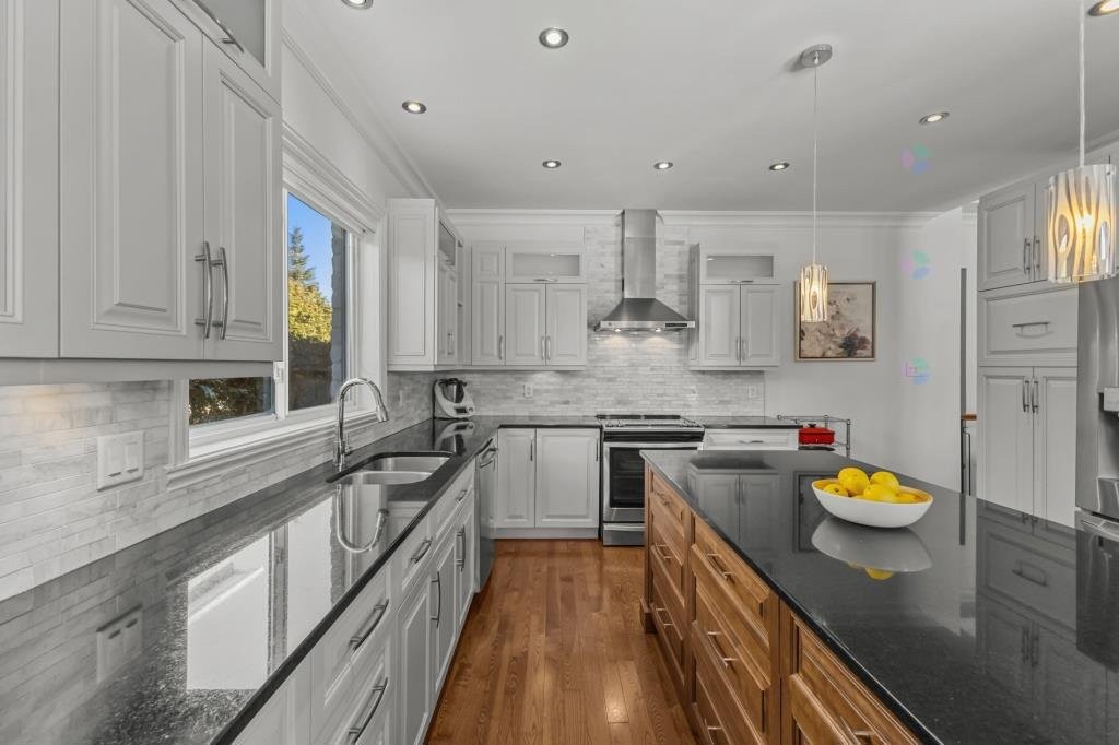 









2093


Rue Colbert

,
Saint-Bruno-de-Montarville,




QC
J3V4Y1

