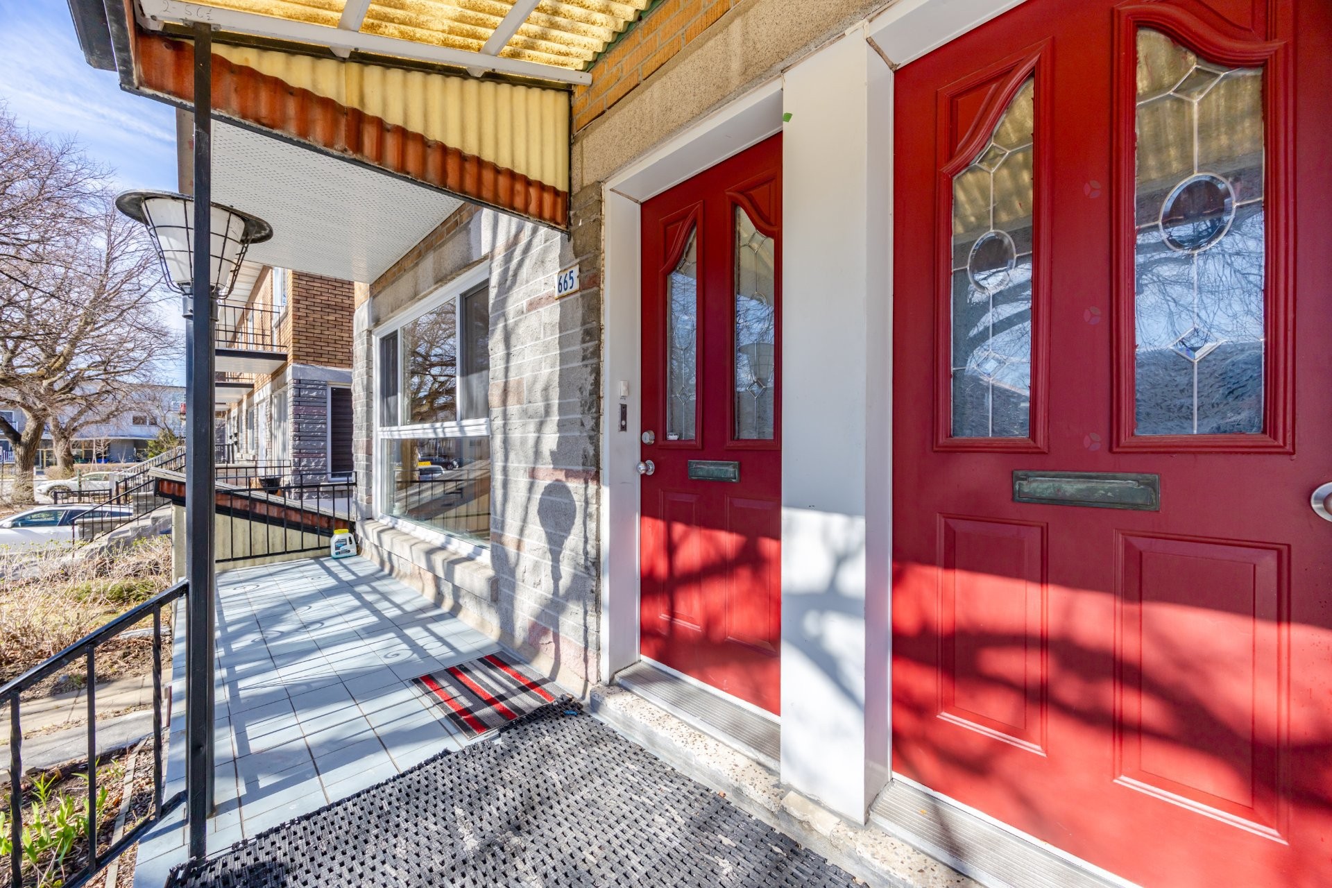 









661

 - 665


Rue Fleury O.

,
Montréal (Ahuntsic-Cartierville),




QC
H3L1W5

