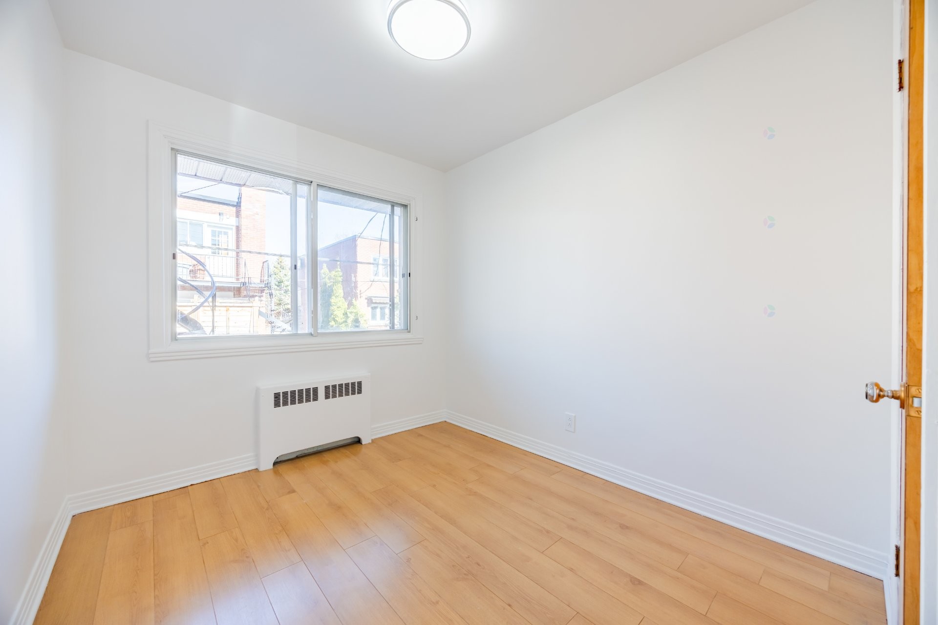 









661

 - 665


Rue Fleury O.

,
Montréal (Ahuntsic-Cartierville),




QC
H3L1W5

