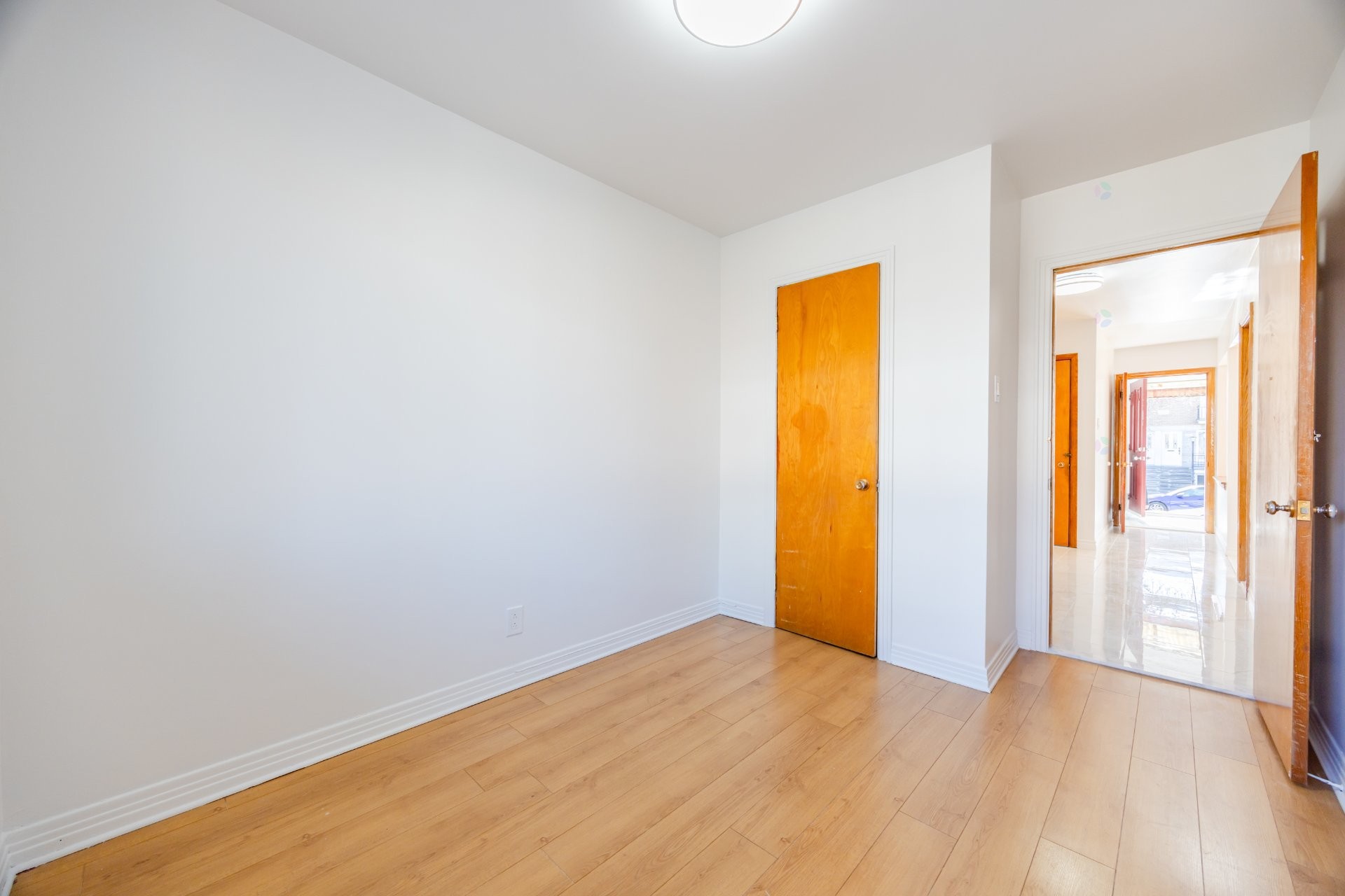 









661

 - 665


Rue Fleury O.

,
Montréal (Ahuntsic-Cartierville),




QC
H3L1W5

