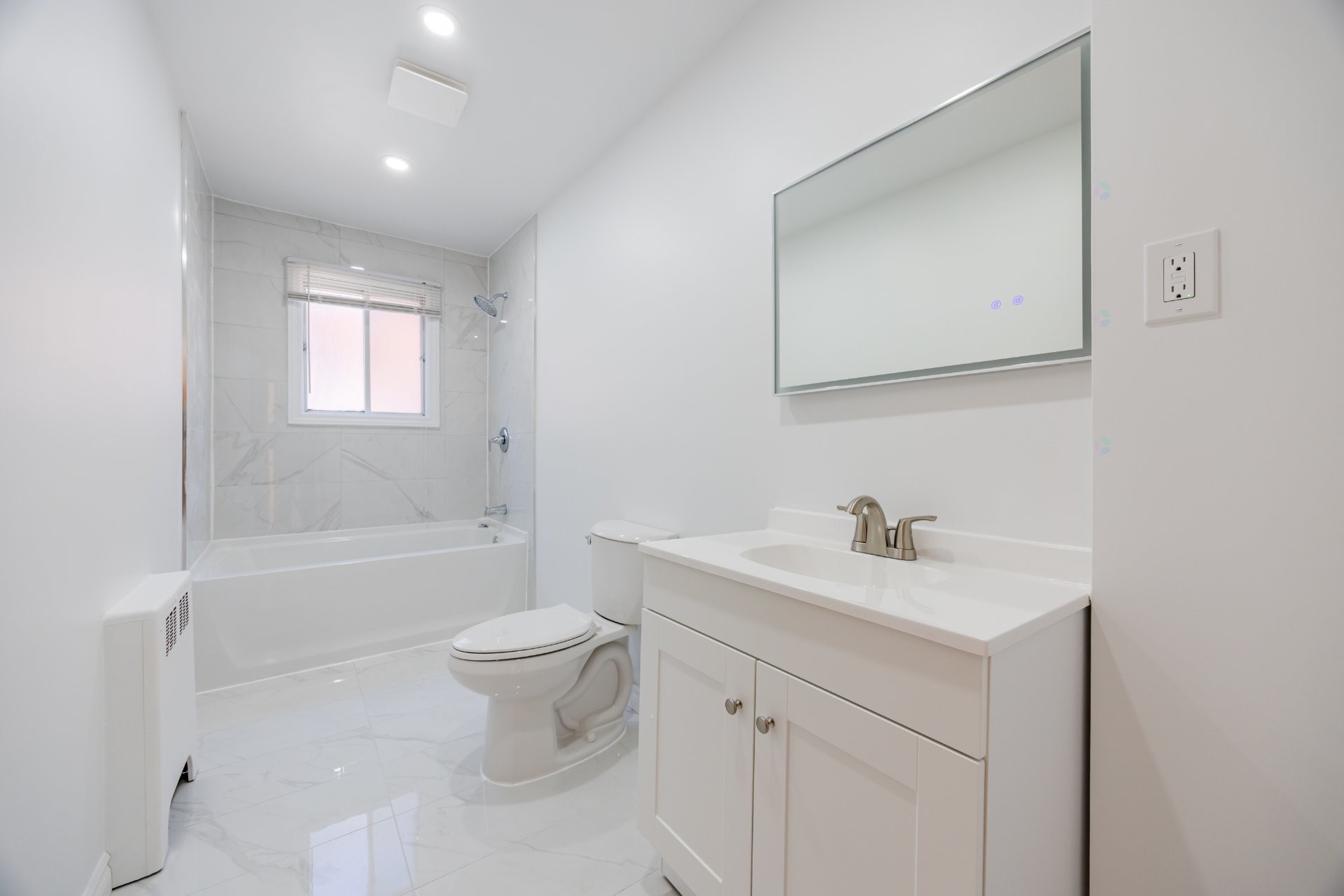 









661

 - 665


Rue Fleury O.

,
Montréal (Ahuntsic-Cartierville),




QC
H3L1W5

