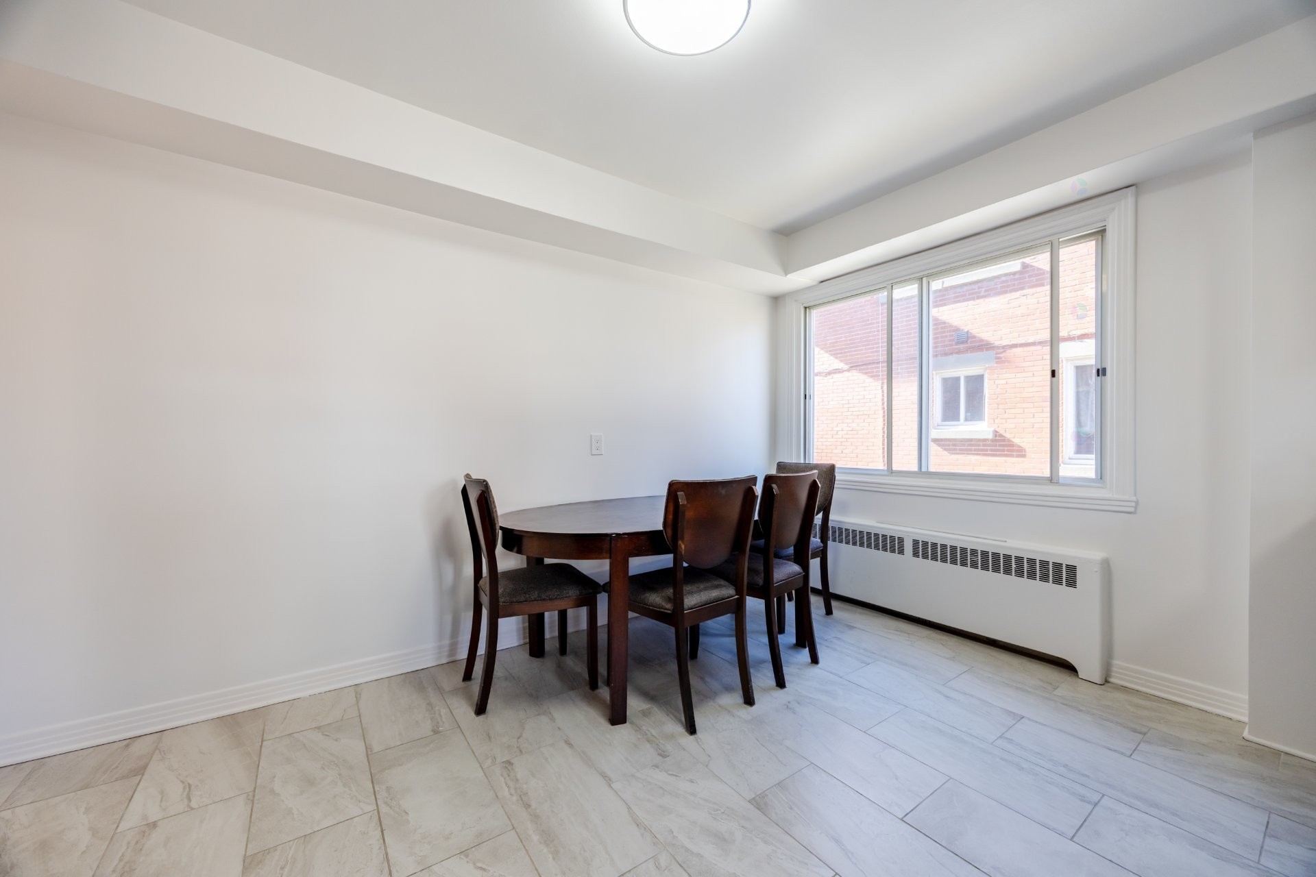 









661

 - 665


Rue Fleury O.

,
Montréal (Ahuntsic-Cartierville),




QC
H3L1W5

