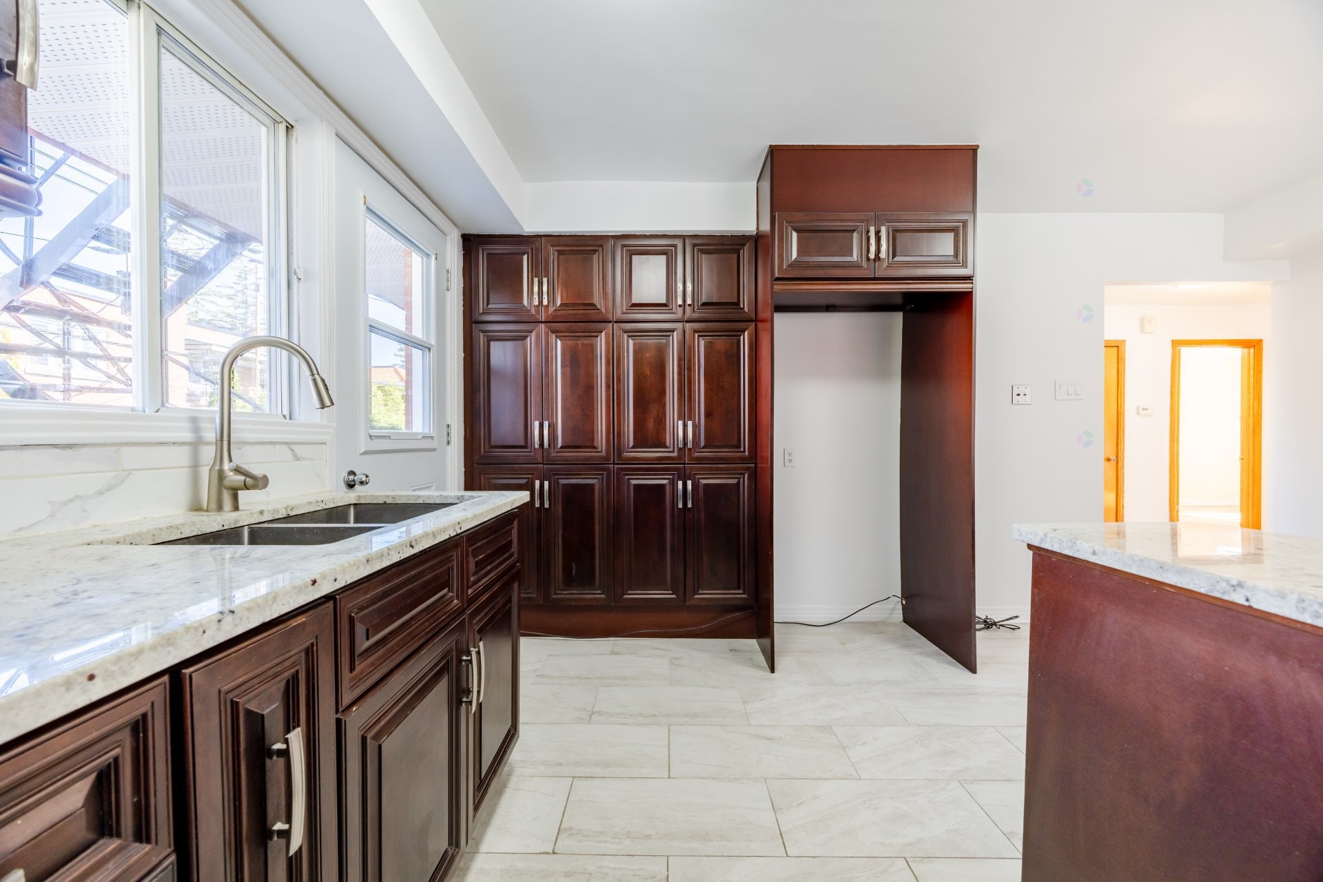 









661

 - 665


Rue Fleury O.

,
Montréal (Ahuntsic-Cartierville),




QC
H3L1W5

