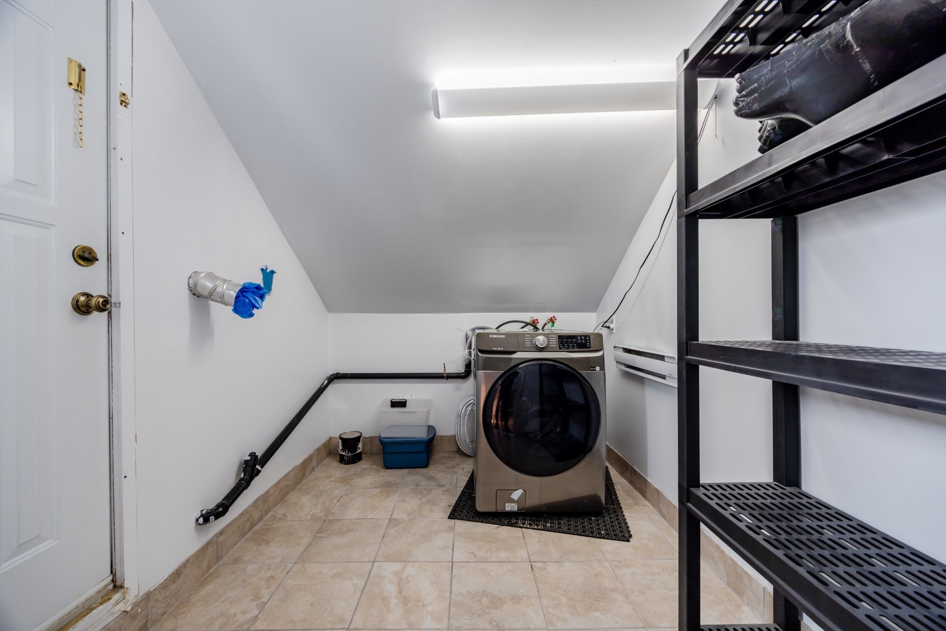 









661

 - 665


Rue Fleury O.

,
Montréal (Ahuntsic-Cartierville),




QC
H3L1W5

