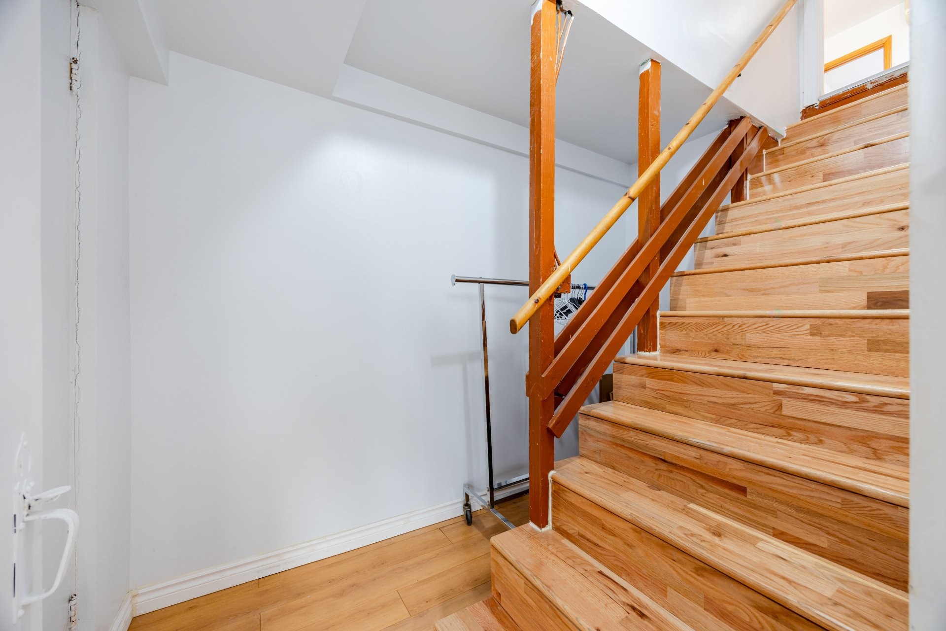 









661

 - 665


Rue Fleury O.

,
Montréal (Ahuntsic-Cartierville),




QC
H3L1W5

