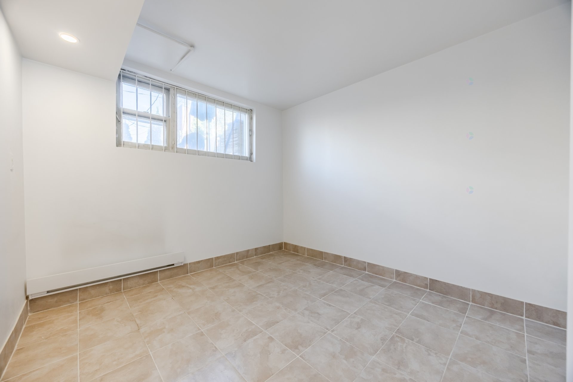 









661

 - 665


Rue Fleury O.

,
Montréal (Ahuntsic-Cartierville),




QC
H3L1W5

