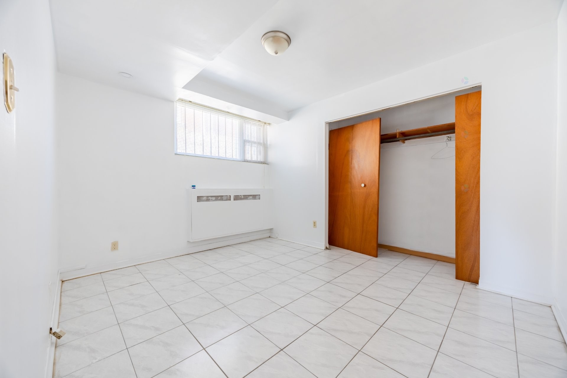 









661

 - 665


Rue Fleury O.

,
Montréal (Ahuntsic-Cartierville),




QC
H3L1W5

