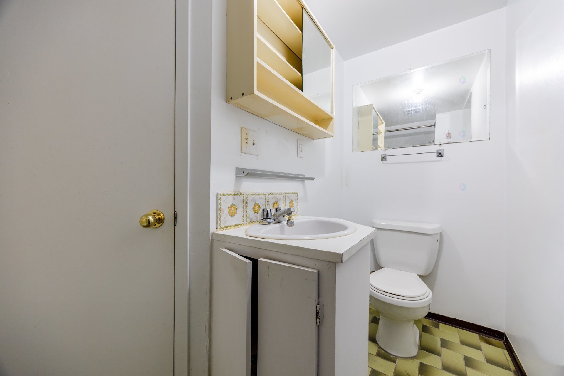 









661

 - 665


Rue Fleury O.

,
Montréal (Ahuntsic-Cartierville),




QC
H3L1W5

