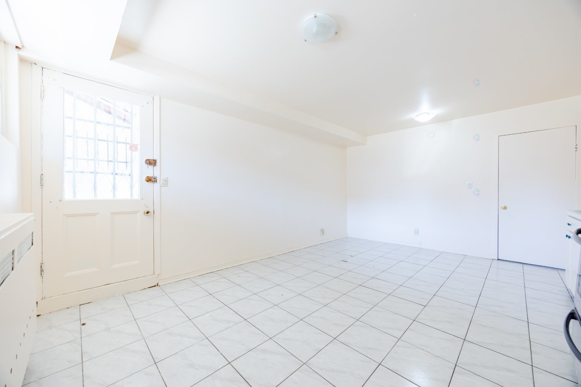 









661

 - 665


Rue Fleury O.

,
Montréal (Ahuntsic-Cartierville),




QC
H3L1W5

