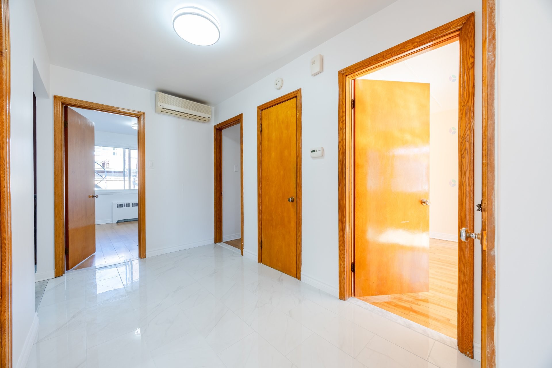 









661

 - 665


Rue Fleury O.

,
Montréal (Ahuntsic-Cartierville),




QC
H3L1W5

