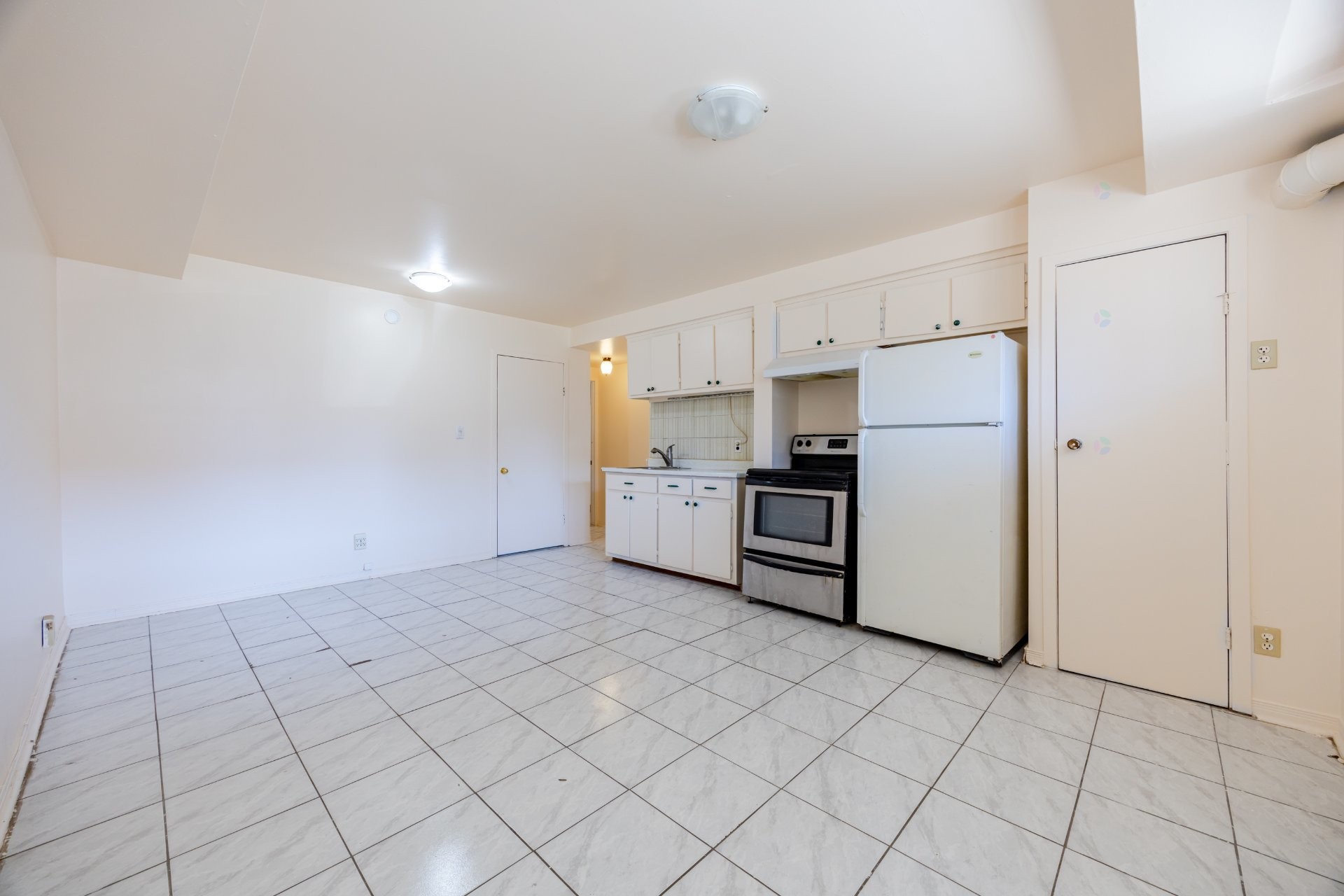 









661

 - 665


Rue Fleury O.

,
Montréal (Ahuntsic-Cartierville),




QC
H3L1W5

