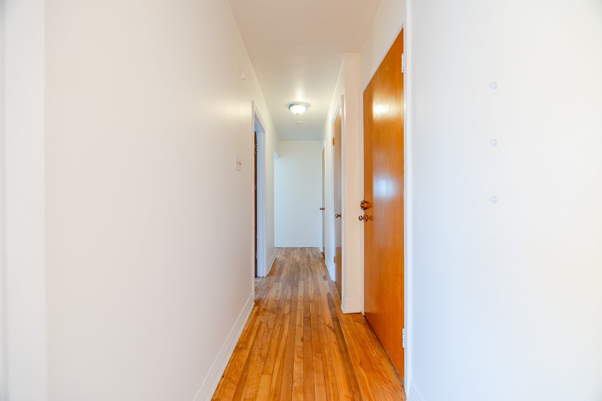 









661

 - 665


Rue Fleury O.

,
Montréal (Ahuntsic-Cartierville),




QC
H3L1W5

