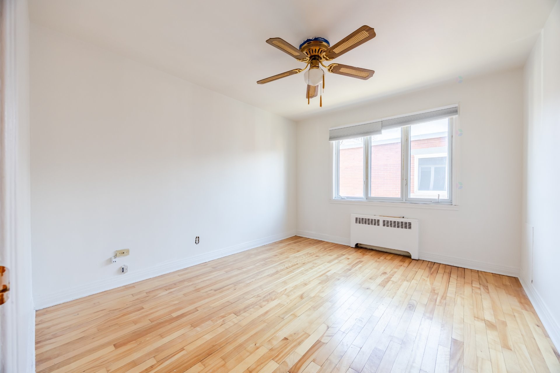 









661

 - 665


Rue Fleury O.

,
Montréal (Ahuntsic-Cartierville),




QC
H3L1W5

