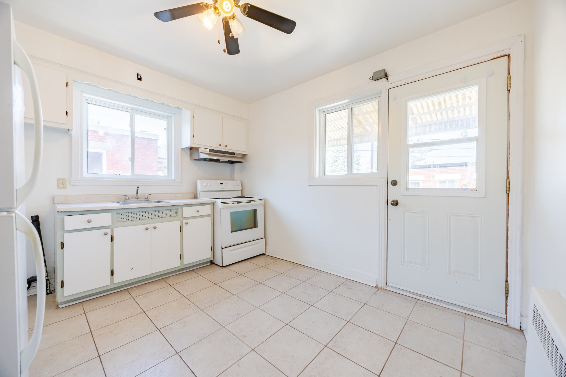 









661

 - 665


Rue Fleury O.

,
Montréal (Ahuntsic-Cartierville),




QC
H3L1W5

