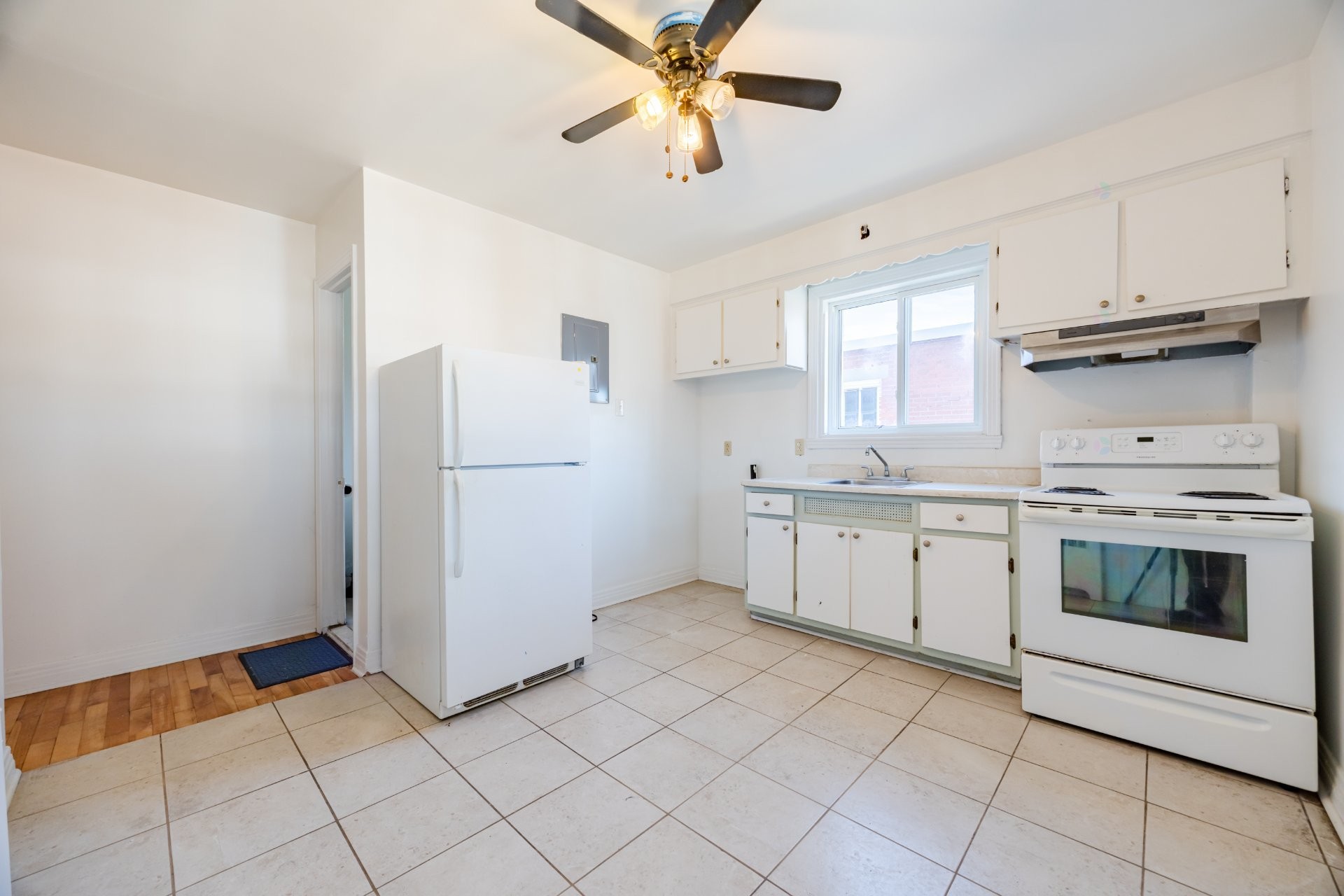 









661

 - 665


Rue Fleury O.

,
Montréal (Ahuntsic-Cartierville),




QC
H3L1W5

